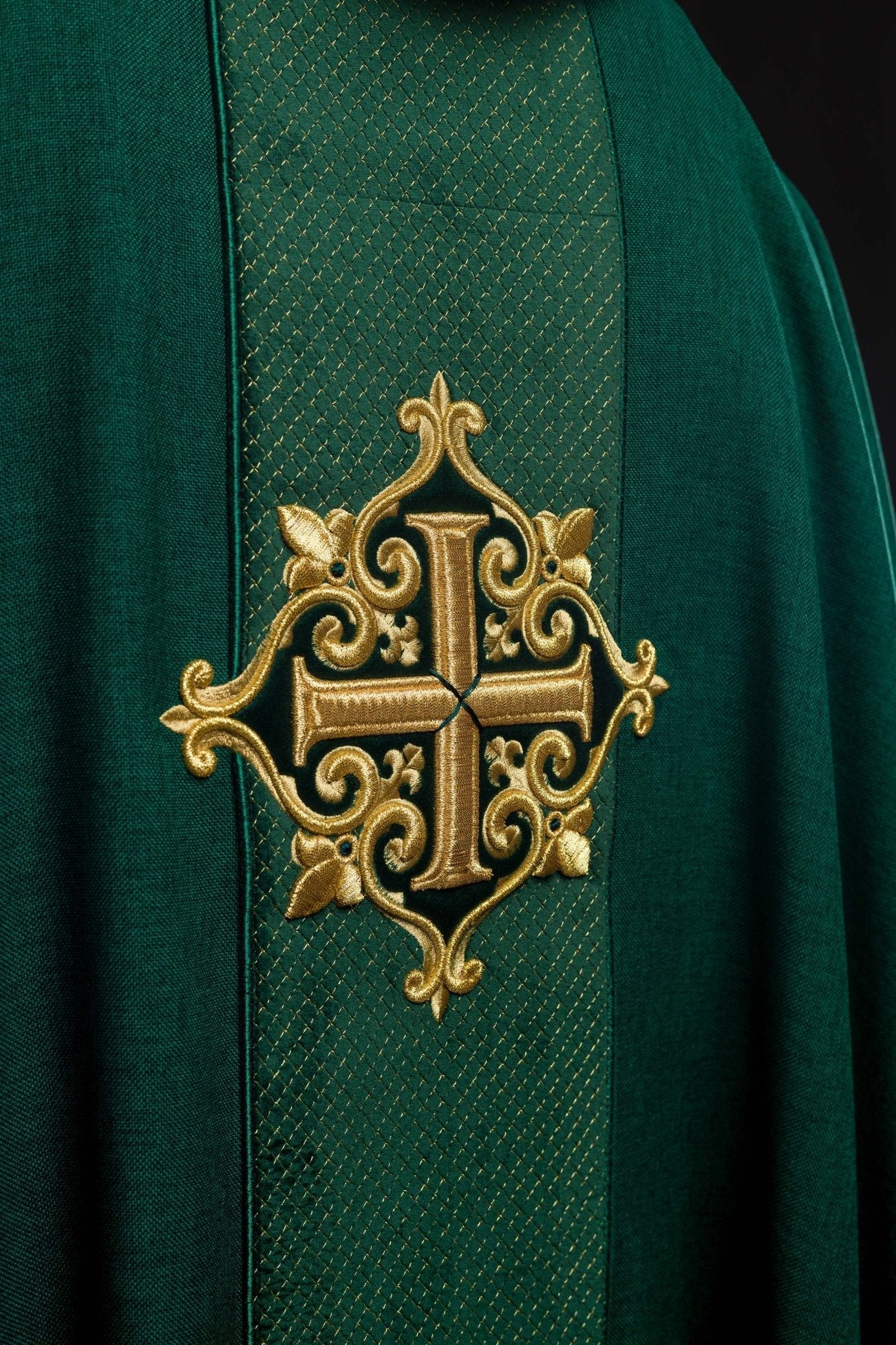 Chasuble embroidered with Green Cross LE/7030/01 - HAFTINAUSA.COM