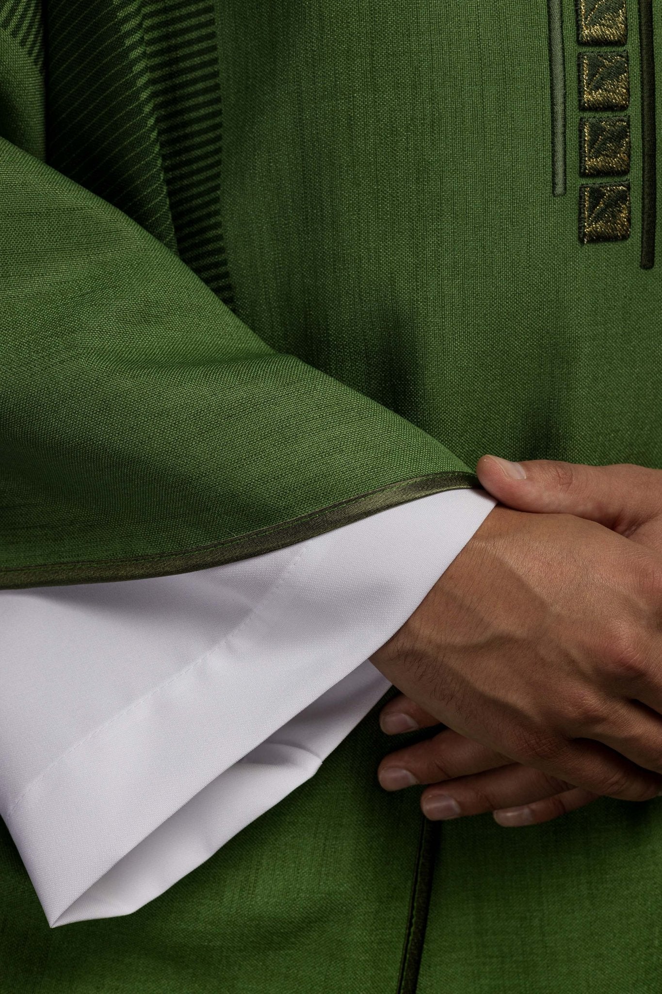 Chasuble embroidered with green print and embroidery HA7036 - 01 ZIELONY - HAFTINAUSA.COM