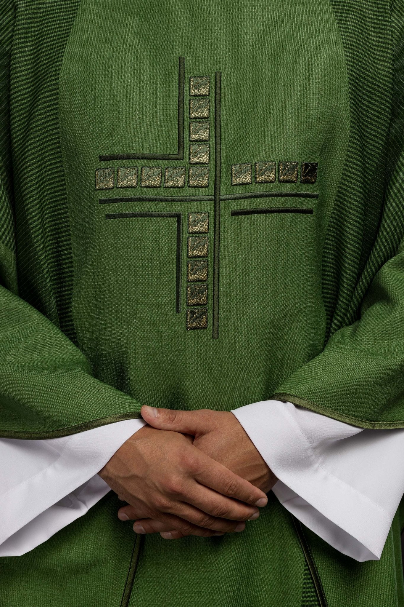 Chasuble embroidered with green print and embroidery HA7036 - 01 ZIELONY - HAFTINAUSA.COM