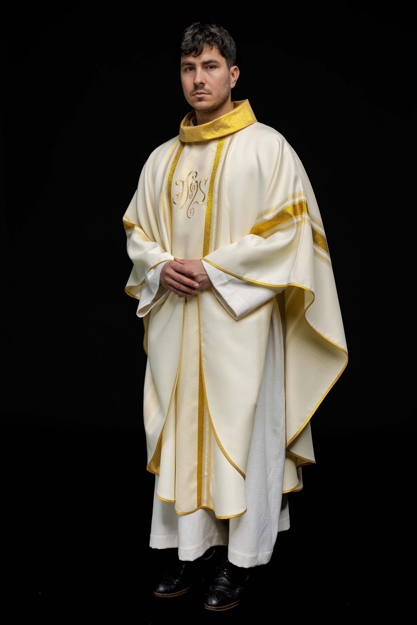 Chasuble embroidered with IHS motif with gilding in ecru KOR/183/05/27 ECRU - HAFTINAUSA.COM