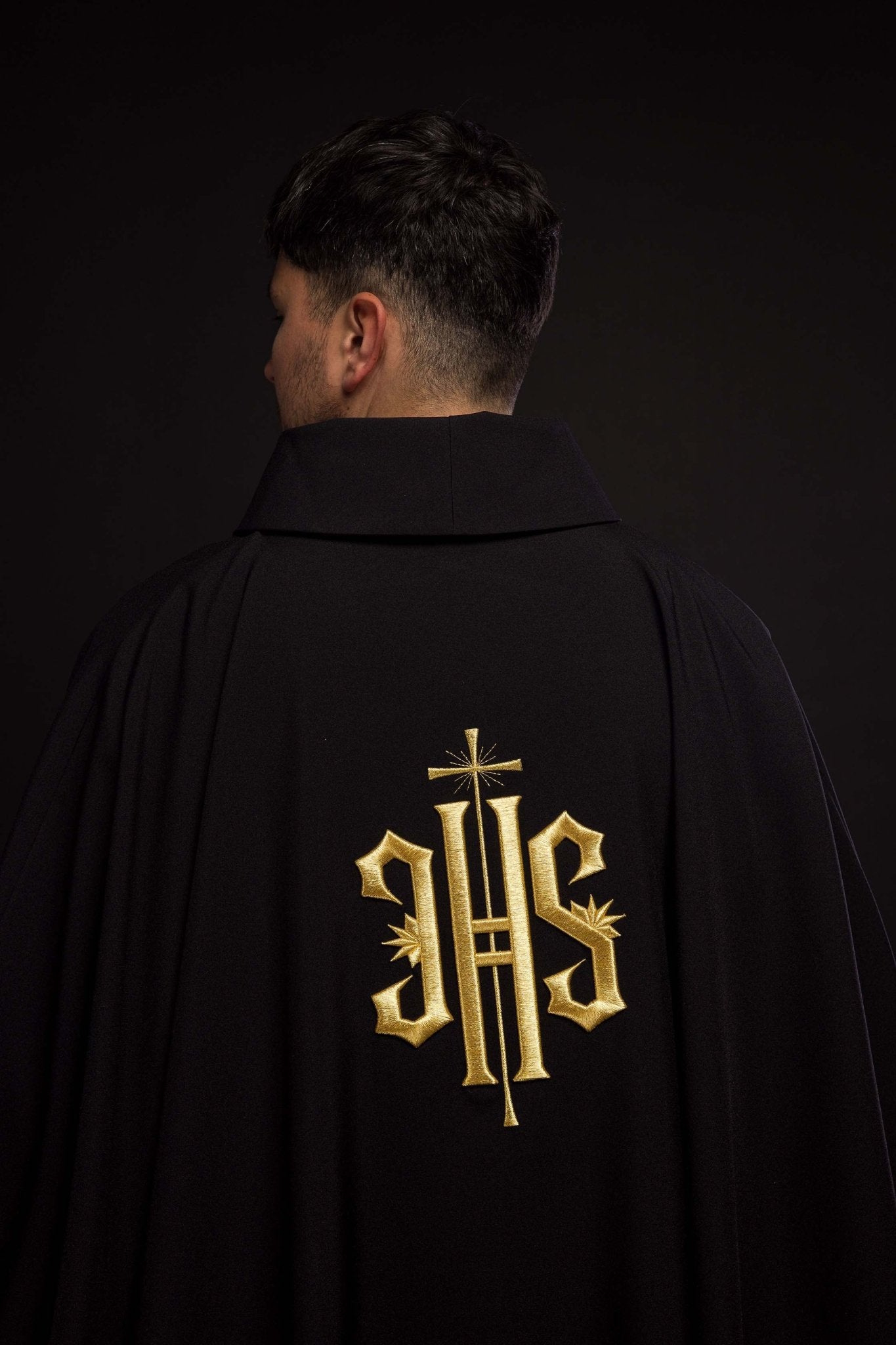 Chasuble embroidered with IHS symbol in black KOR/010/07/12 CZARNY - HAFTINAUSA.COM