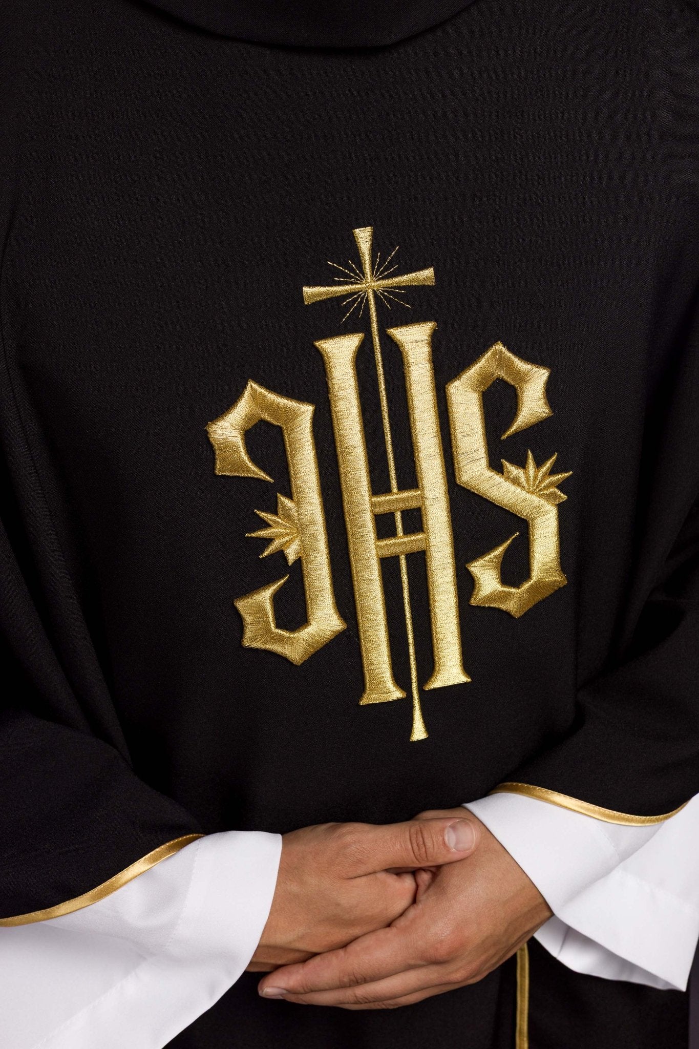 Chasuble embroidered with IHS symbol in black KOR/010/07/12 CZARNY - HAFTINAUSA.COM