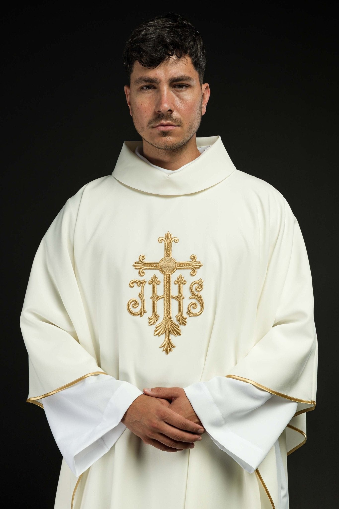 Chasuble embroidered with IHS symbol in ecru KOR/255/05/12 - CHASUBLES.COM