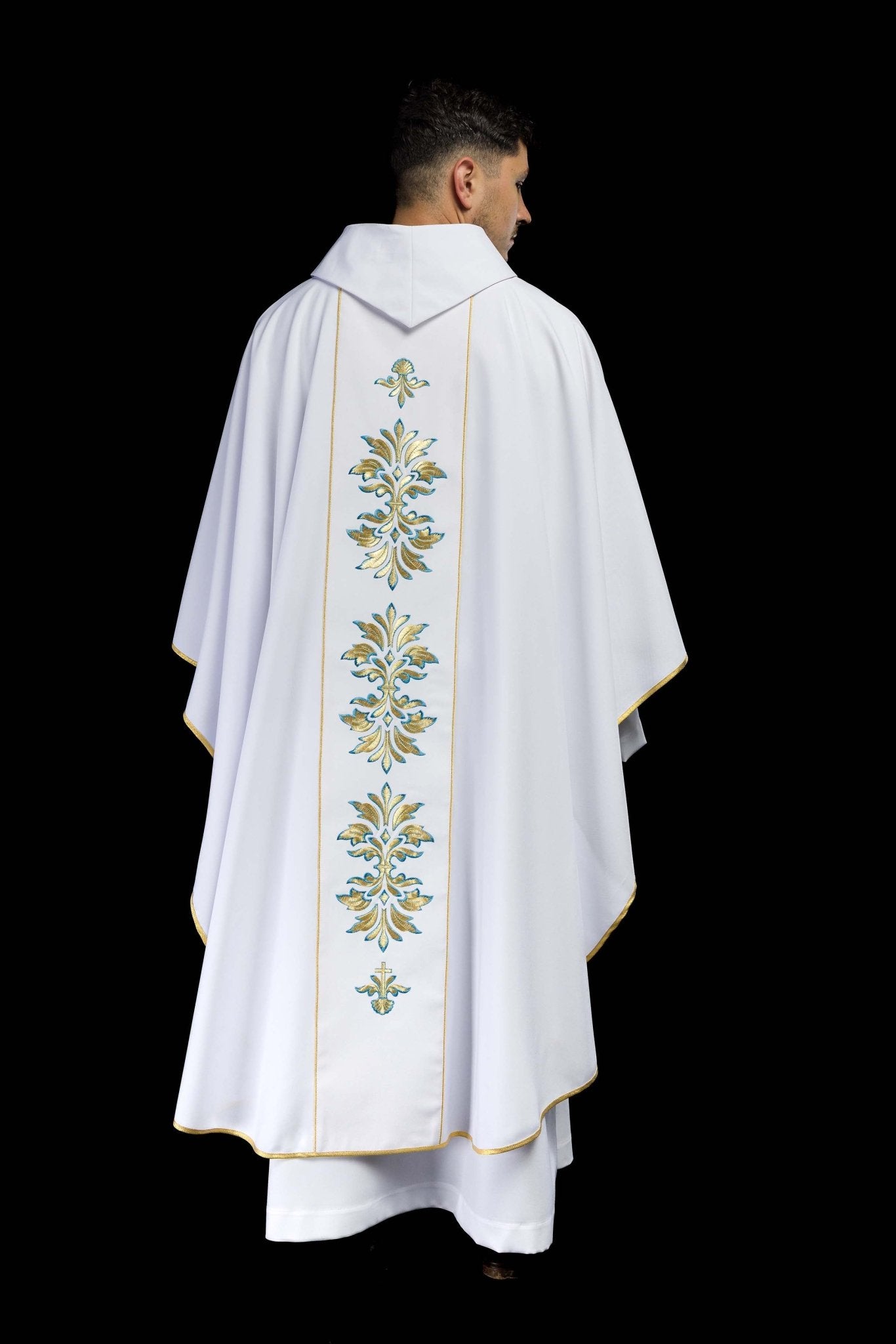 Chasuble embroidered with Mary motif in White KOR/061/04/01 BIAŁY - CHASUBLES.COM