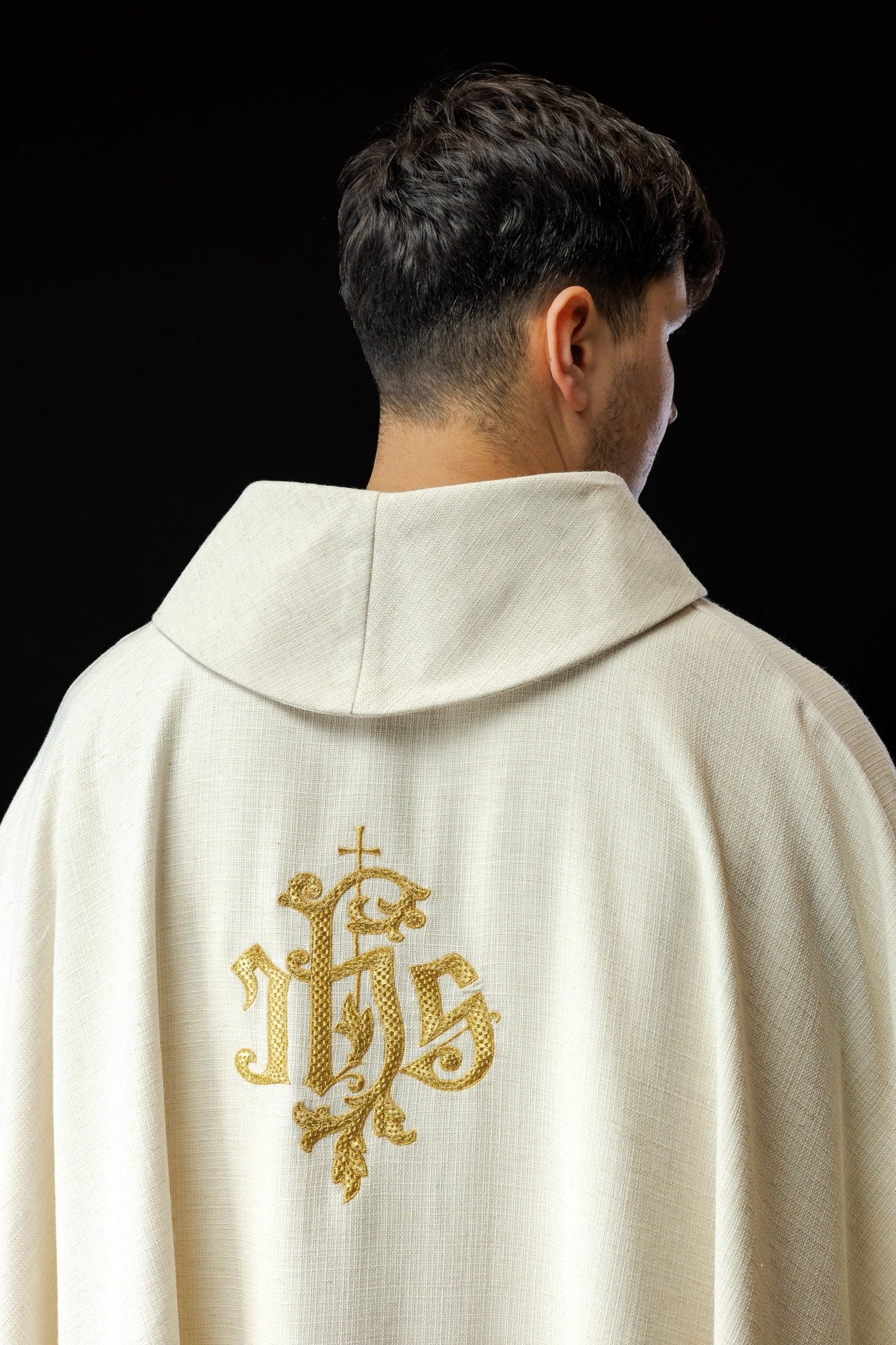 Chasuble embroidered with the image of St. Francis KOW2/030/05/49 - HAFTINAUSA.COM