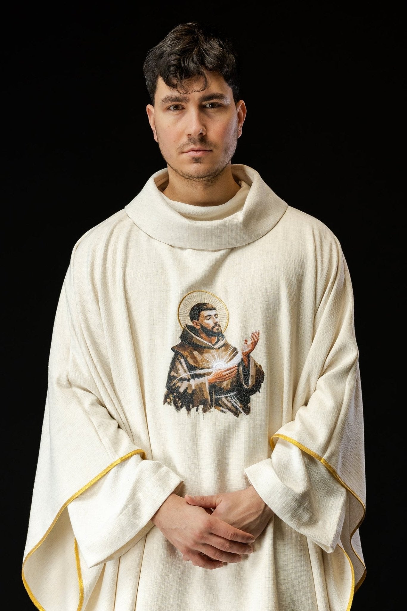 Chasuble embroidered with the image of St. Francis KOW2/030/05/49 - HAFTINAUSA.COM
