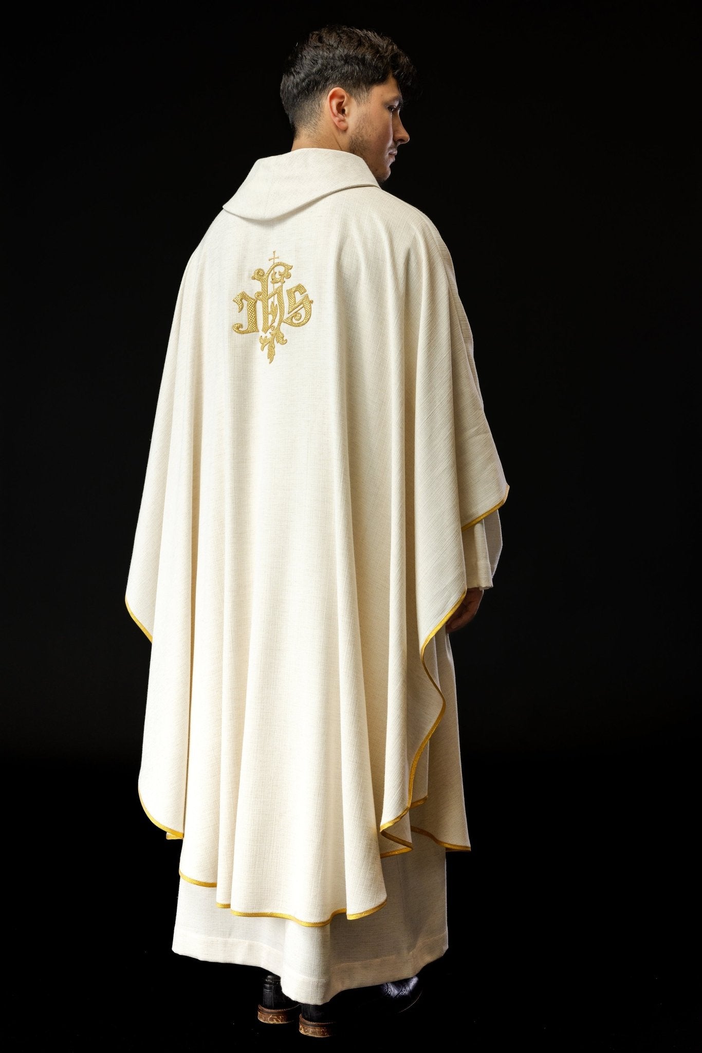 Chasuble embroidered with the image of St. Francis KOW2/030/05/49 - HAFTINAUSA.COM