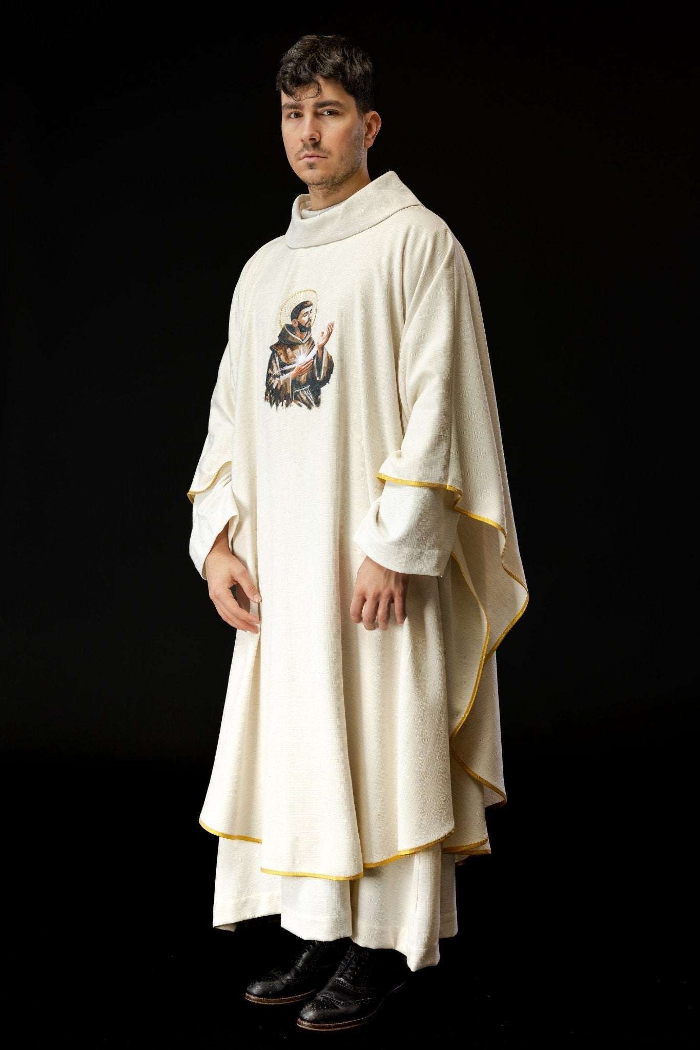 Chasuble embroidered with the image of St. Francis KOW2/030/05/49 - HAFTINAUSA.COM