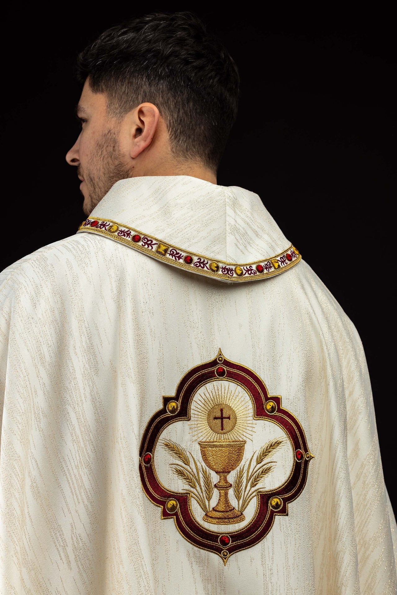 Chasuble embroidered with the image of the Sacred Heart of Jesus and the Eucharistic chalice LE/7076/05 - CHASUBLES.COM
