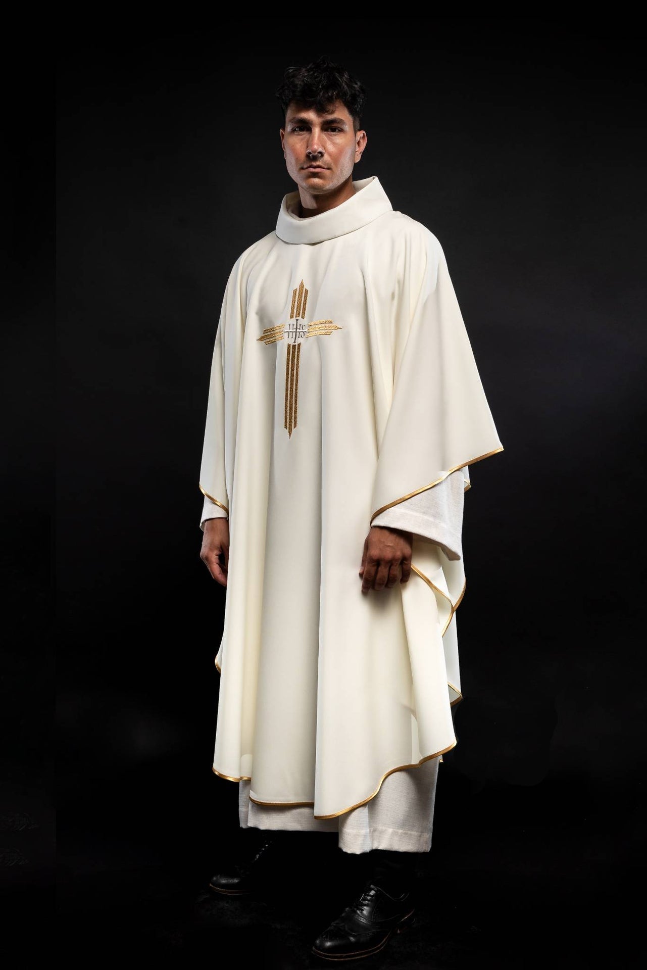 Chasuble embroidered with the symbol of Cross IHS KOR/017/05/12 ECRU - CHASUBLES.COM