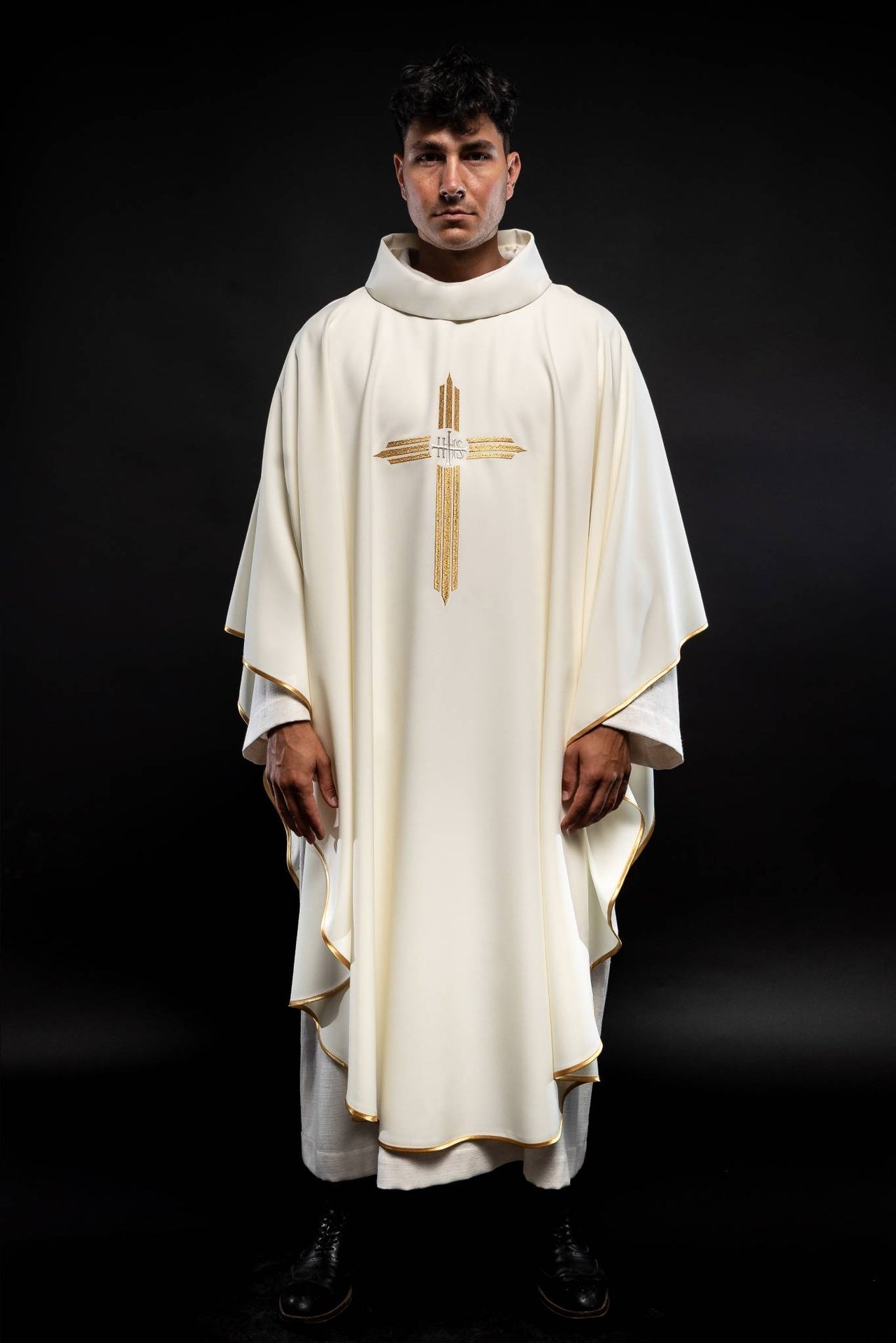 Chasuble embroidered with the symbol of Cross IHS KOR/017/05/12 ECRU - CHASUBLES.COM