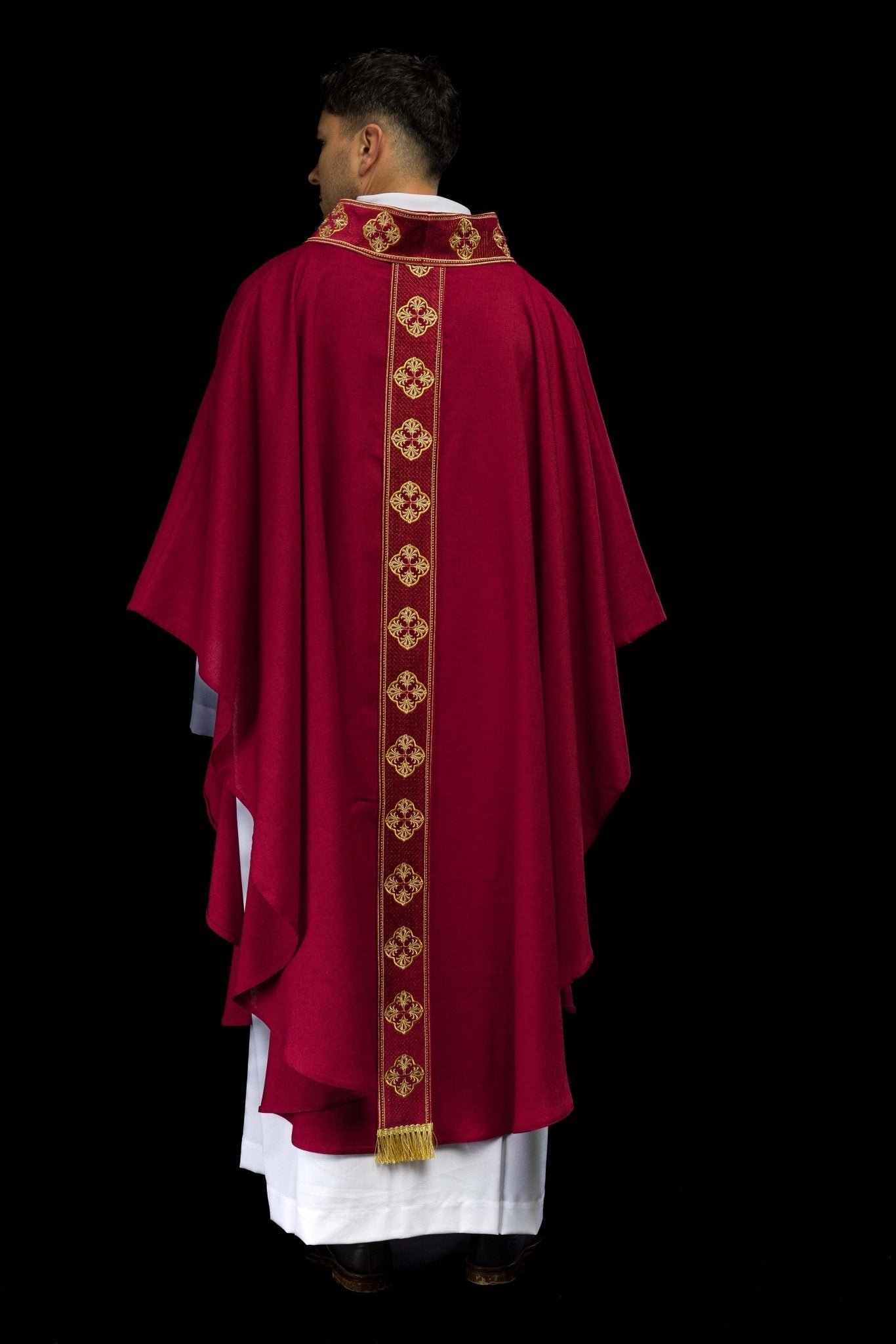 Chasuble in red with embroidered belt and crosses on the collar S-7069-02-70 - CHASUBLES.COM