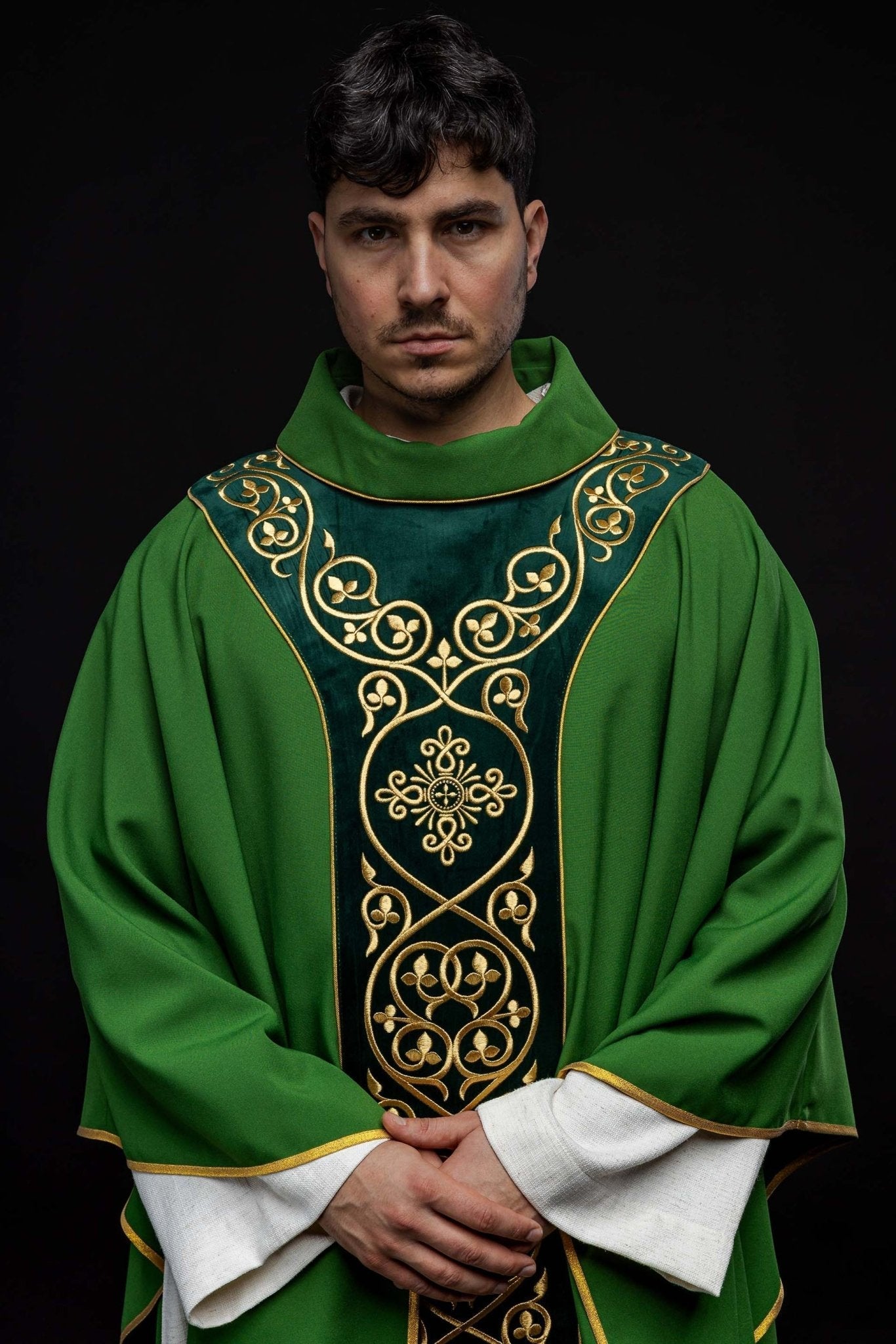Chasuble made from green velvet fabric with gold embroidery KOR/169/01 - HAFTINAUSA.COM