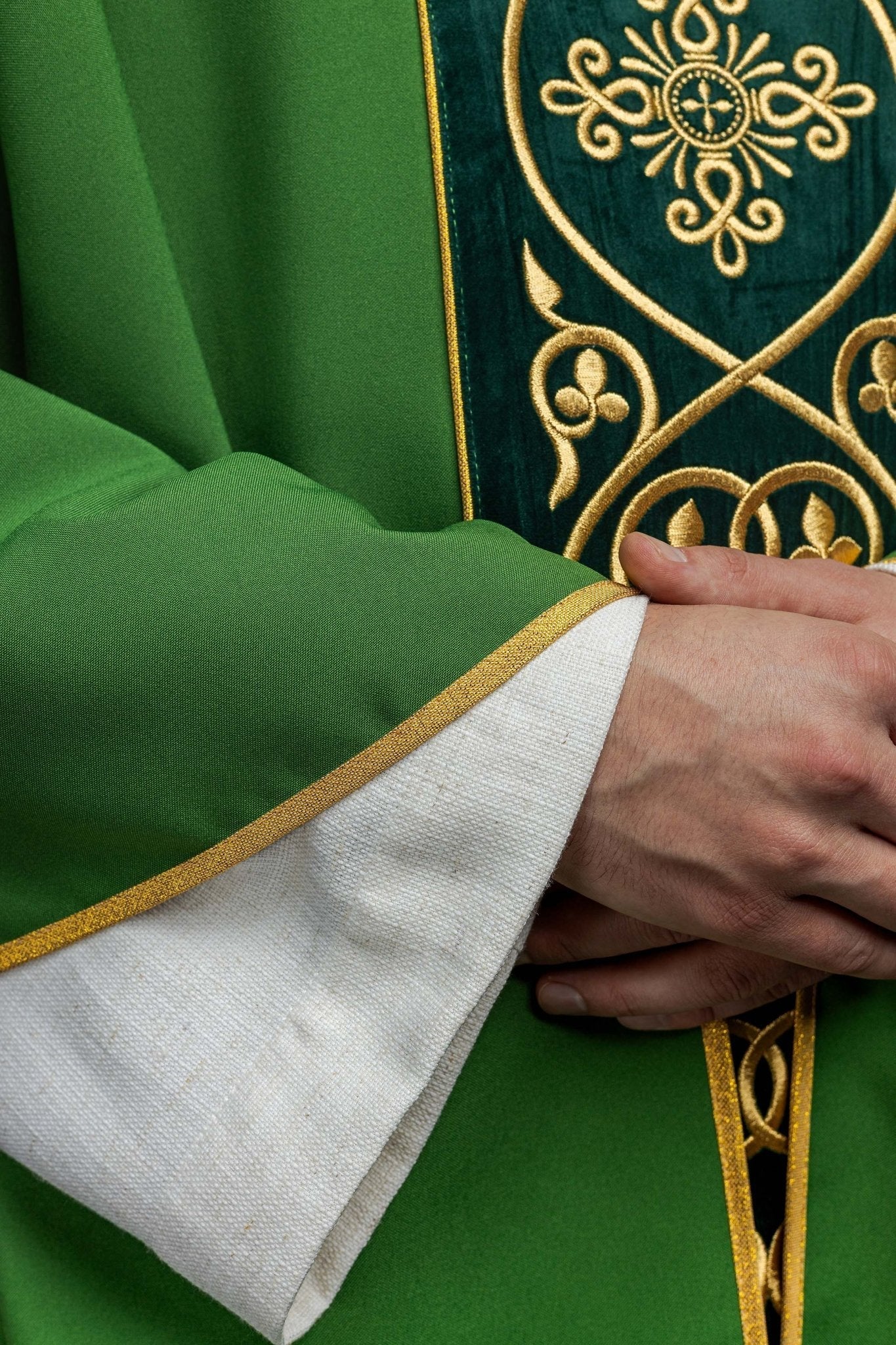 Chasuble made from green velvet fabric with gold embroidery KOR/169/01 - HAFTINAUSA.COM