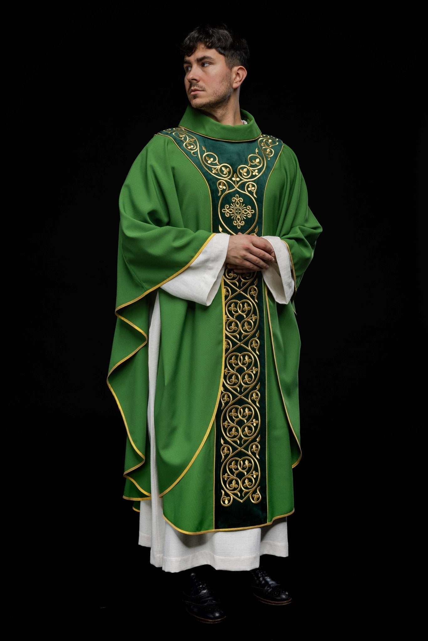 Chasuble made from green velvet fabric with gold embroidery KOR/169/01 - HAFTINAUSA.COM