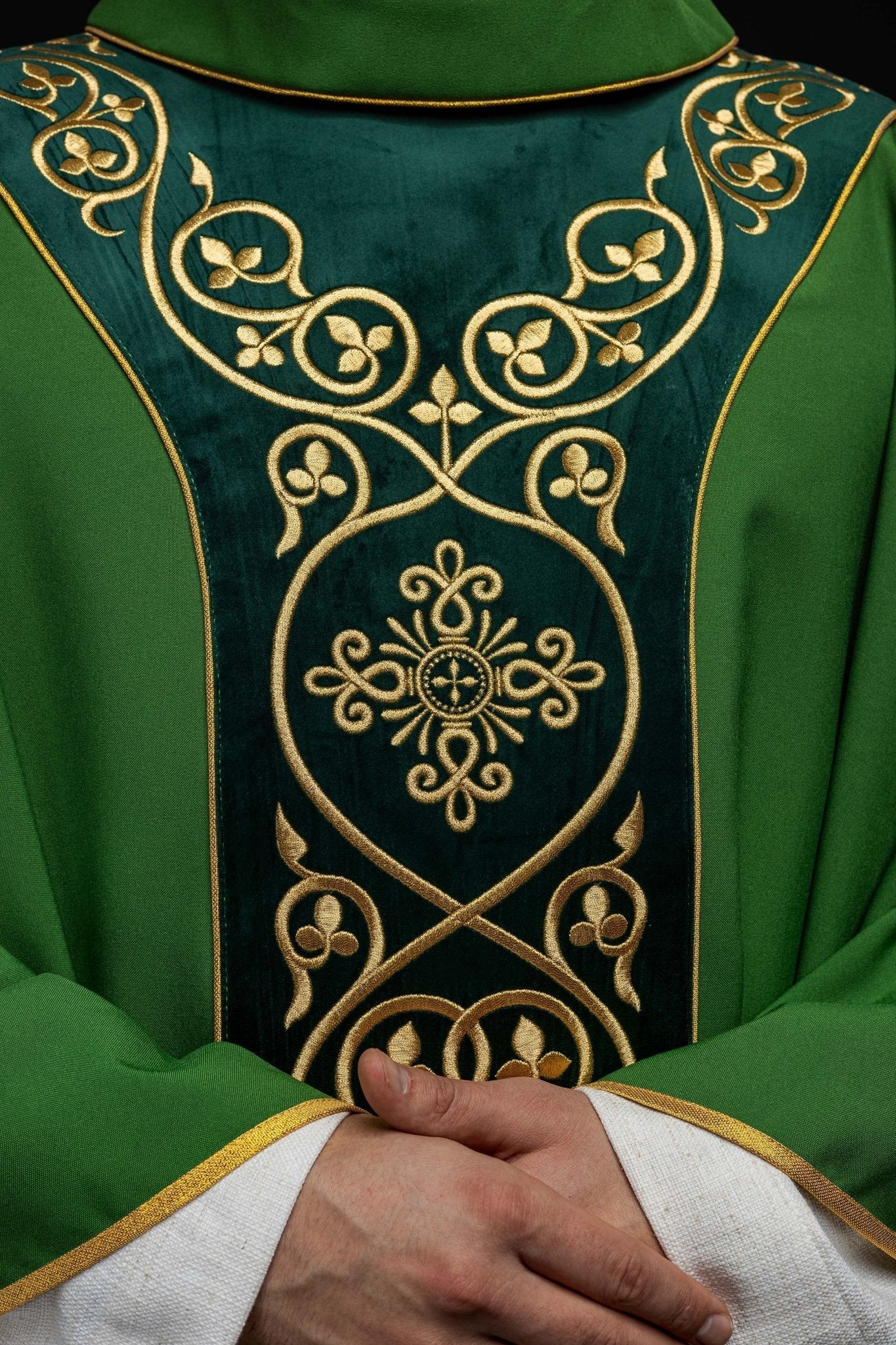Chasuble made from green velvet fabric with gold embroidery KOR/169/01 - HAFTINAUSA.COM