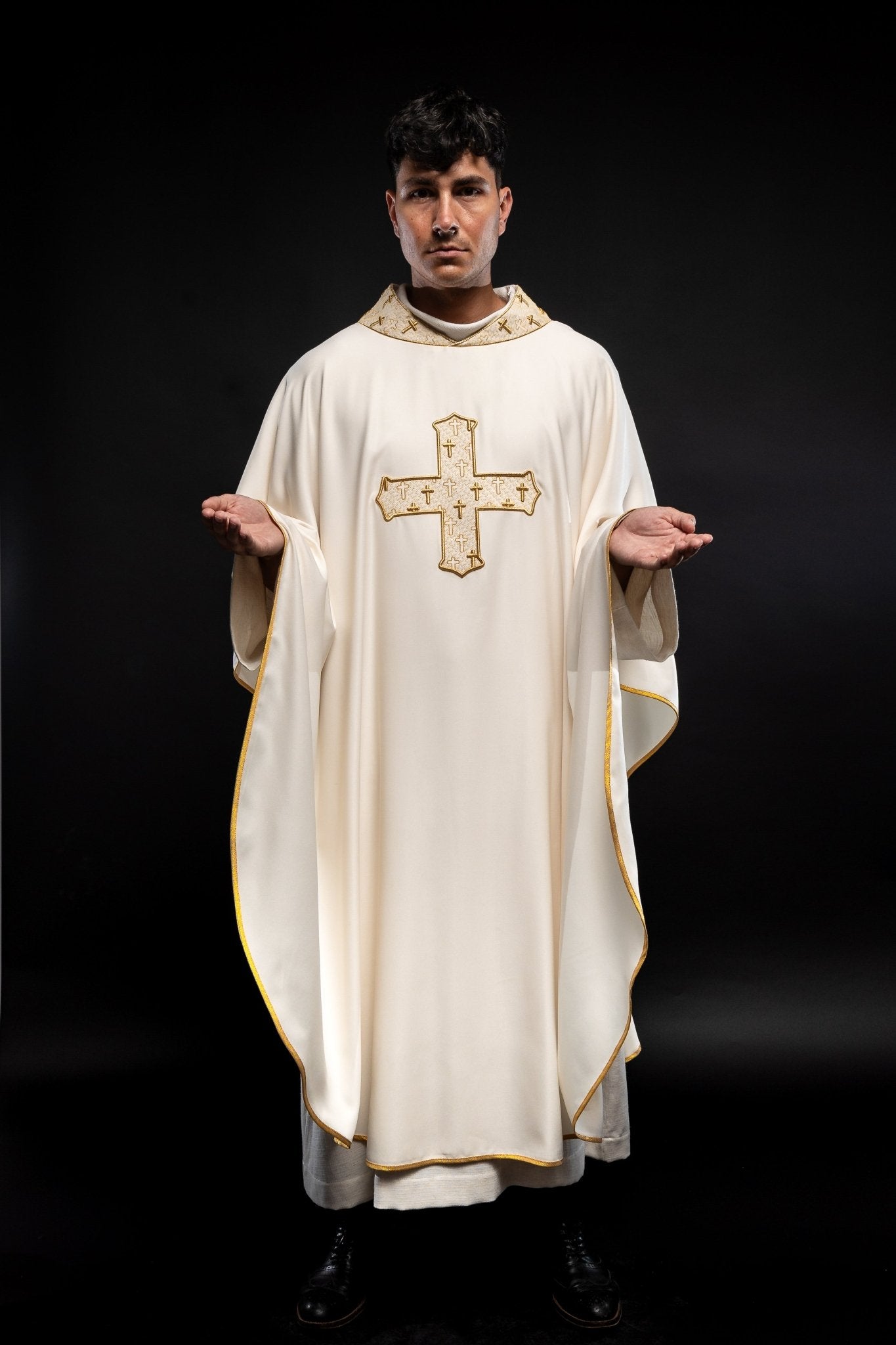 Chasuble made of ecru texture with gold cross embroidery on collar S - 7061 - 05 - 53 - HAFTINAUSA.COM