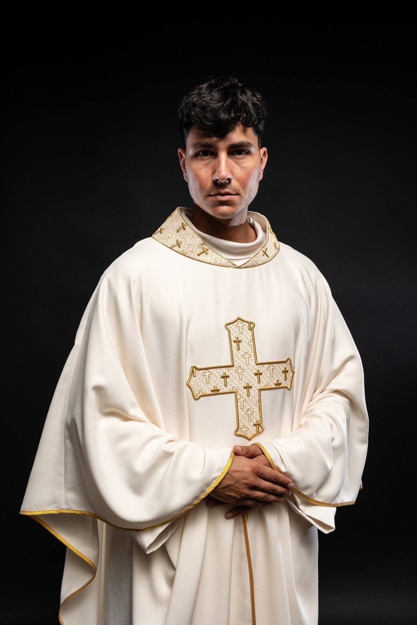 Chasuble made of ecru texture with gold cross embroidery on collar S - 7061 - 05 - 53 - HAFTINAUSA.COM
