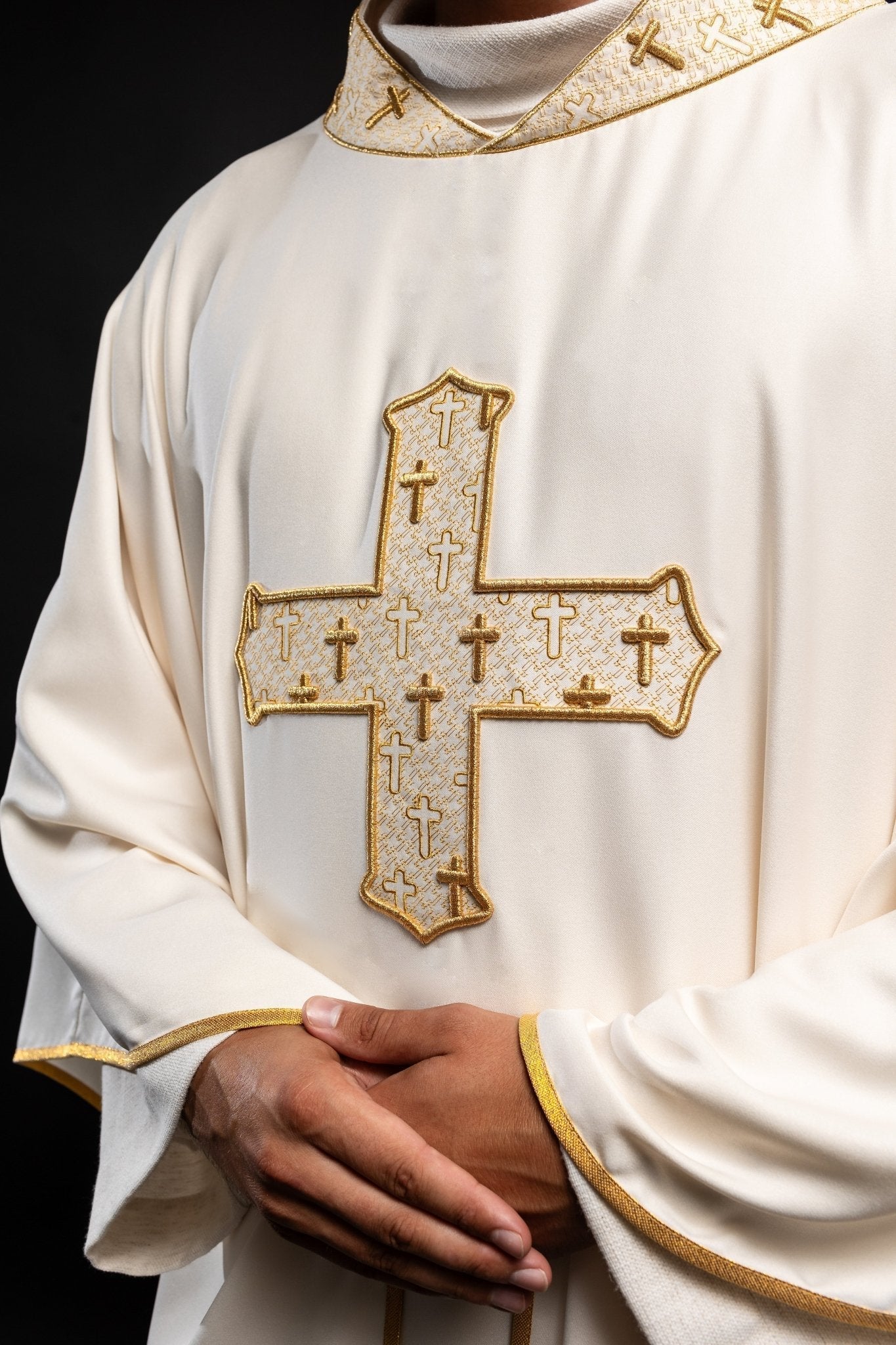 Chasuble made of ecru texture with gold cross embroidery on collar S - 7061 - 05 - 53 - HAFTINAUSA.COM