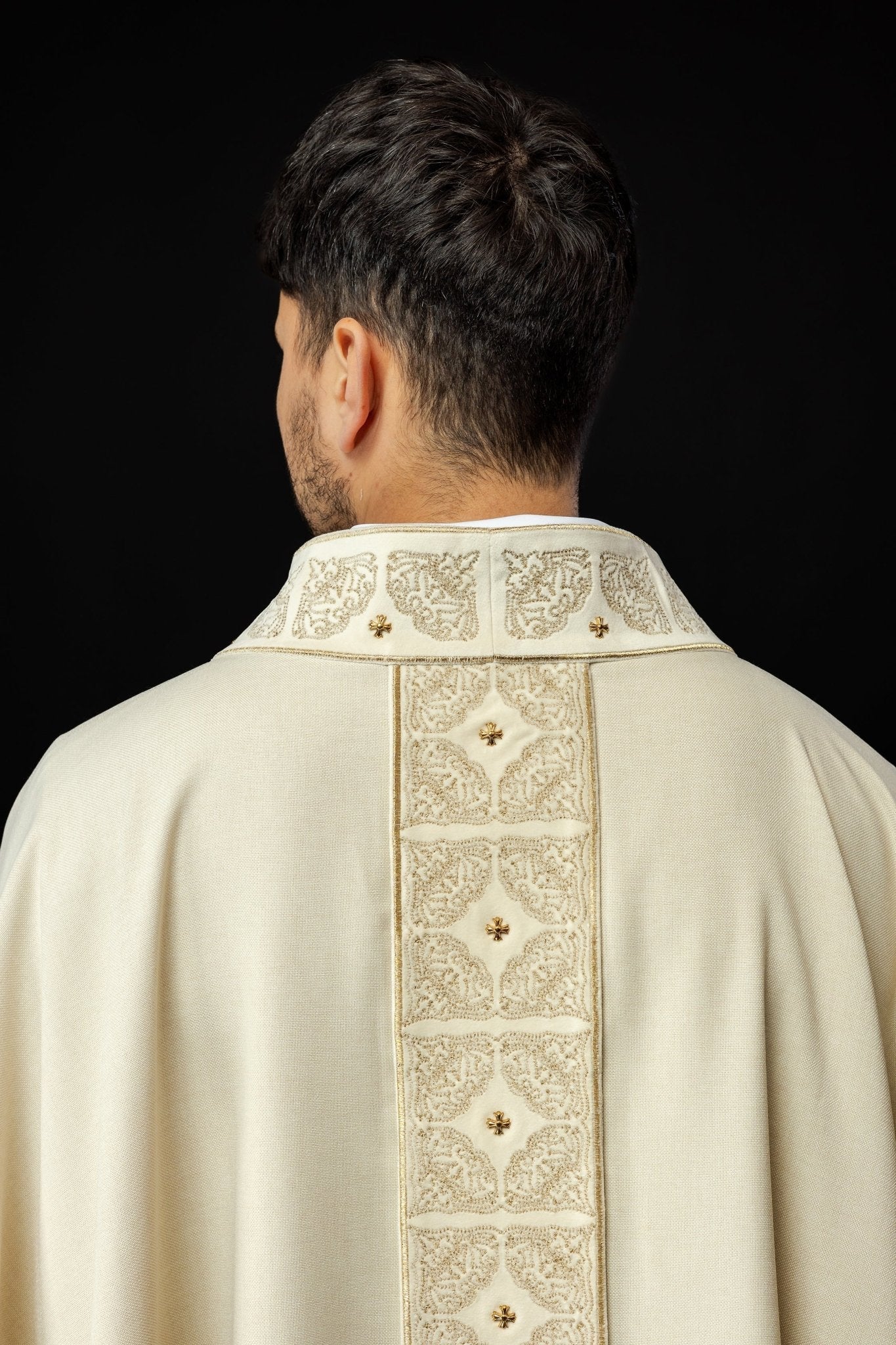 Chasuble made of velvet texture in ivory S - 7057 - 05 - 70 - HAFTINAUSA.COM