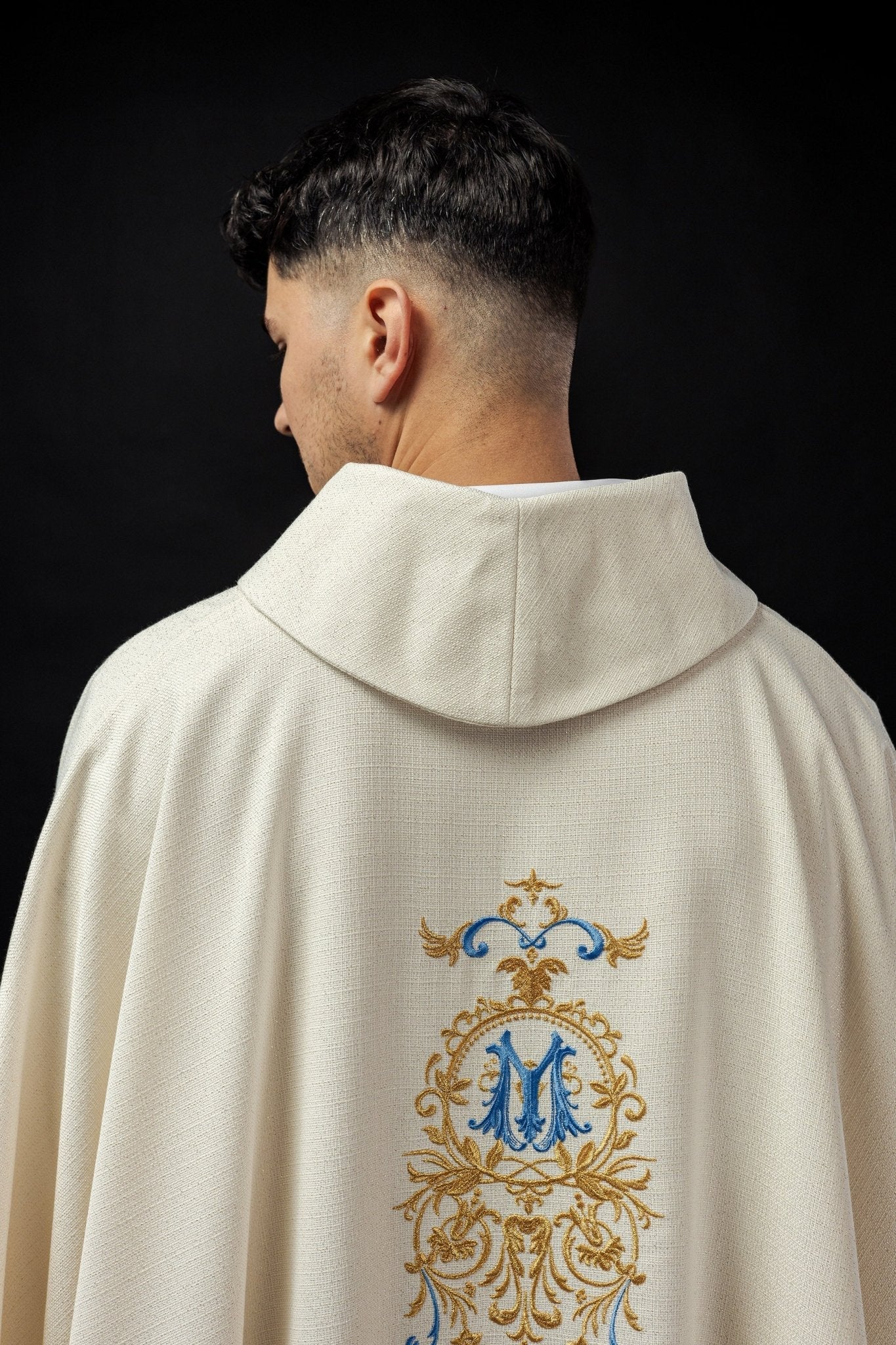 Chasuble of brocade fabric with embroidered symbol of the Virgin Mary LE/7024/05 - HAFTINAUSA.COM