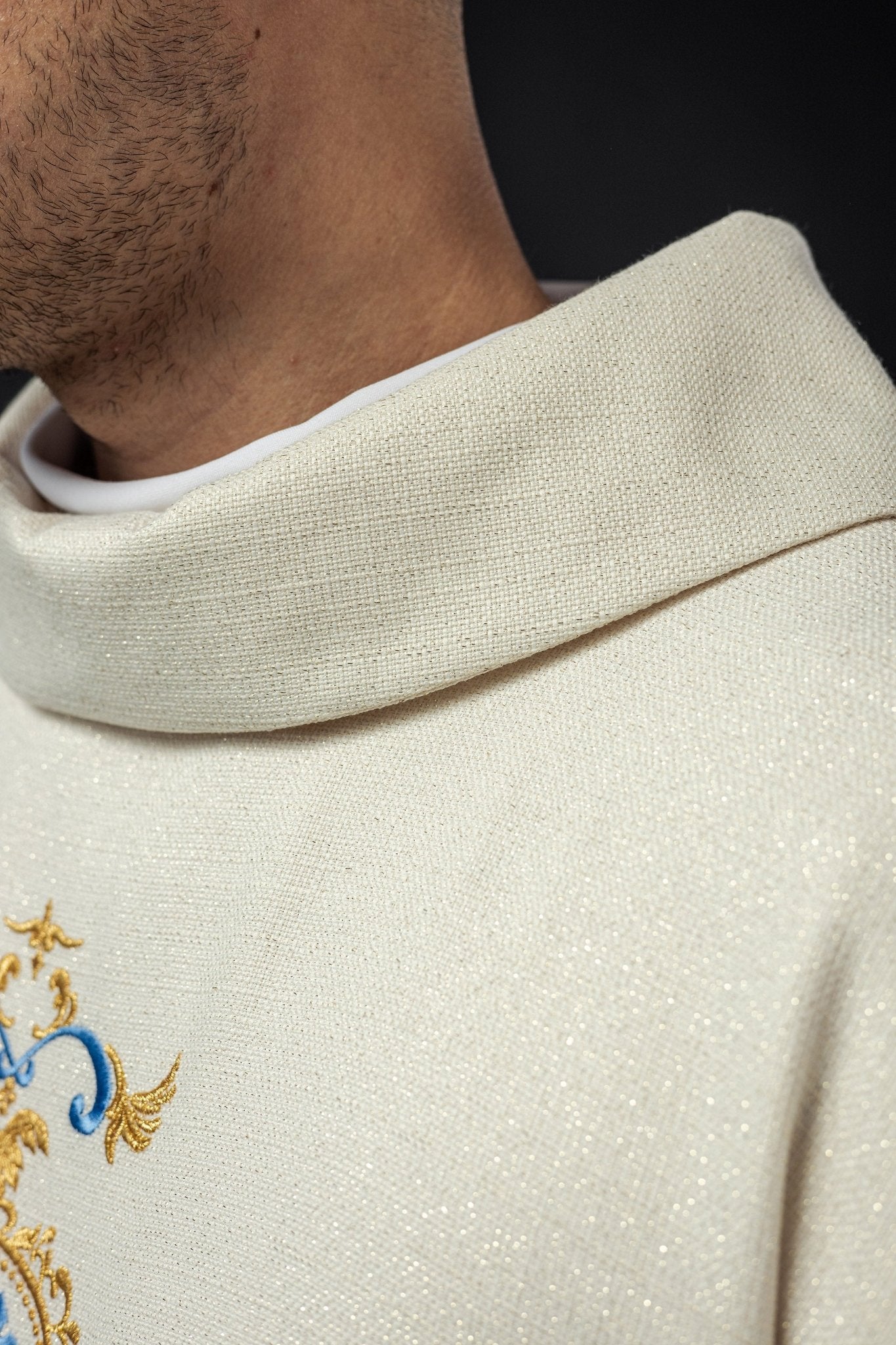 Chasuble of brocade fabric with embroidered symbol of the Virgin Mary LE/7024/05 - HAFTINAUSA.COM