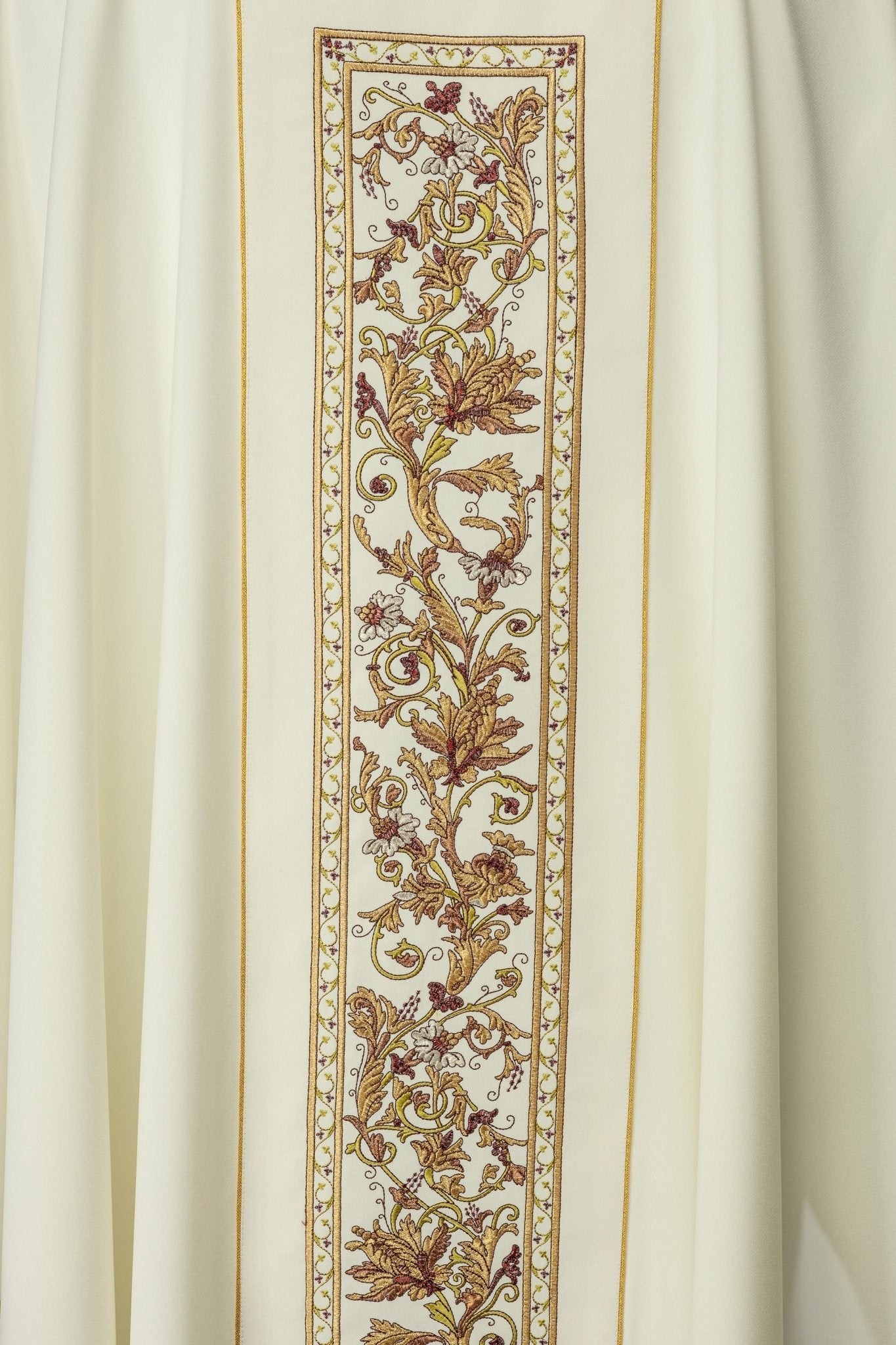 Chasuble richly adorned with IHS motif in ecru KOR/056/05/01 ECRU - HAFTINAUSA.COM