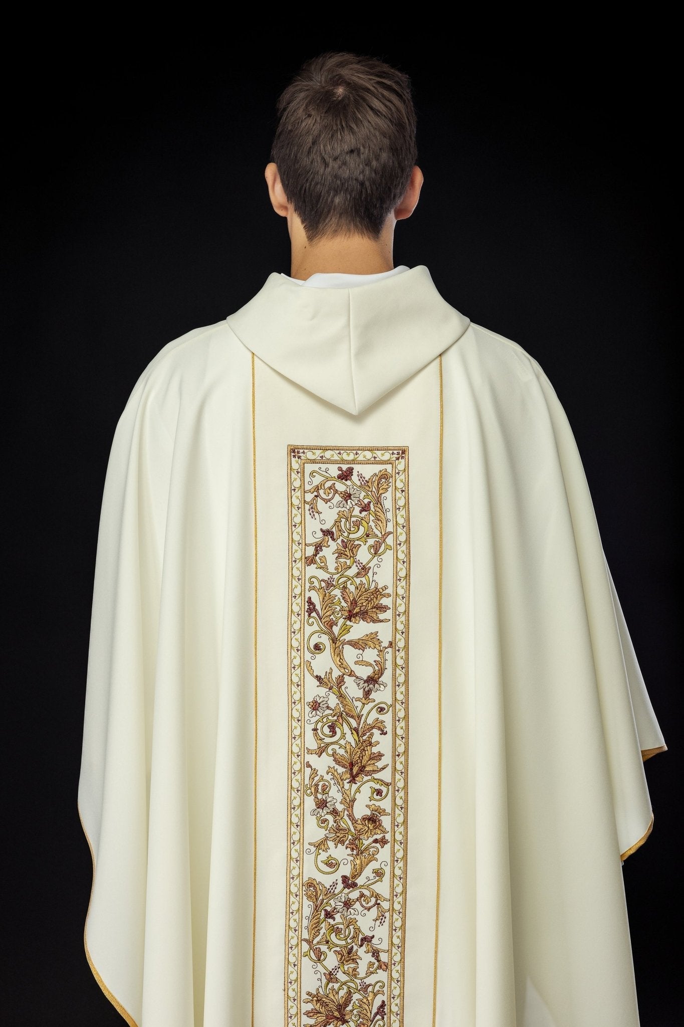 Chasuble richly adorned with IHS motif in ecru KOR/056/05/01 ECRU - HAFTINAUSA.COM