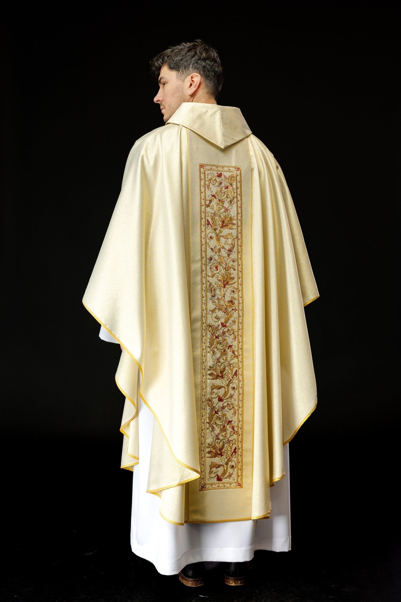 Chasuble richly decorated with IHS motif in gold color KOR/056/10/37 ZŁOTO - HAFTINAUSA.COM