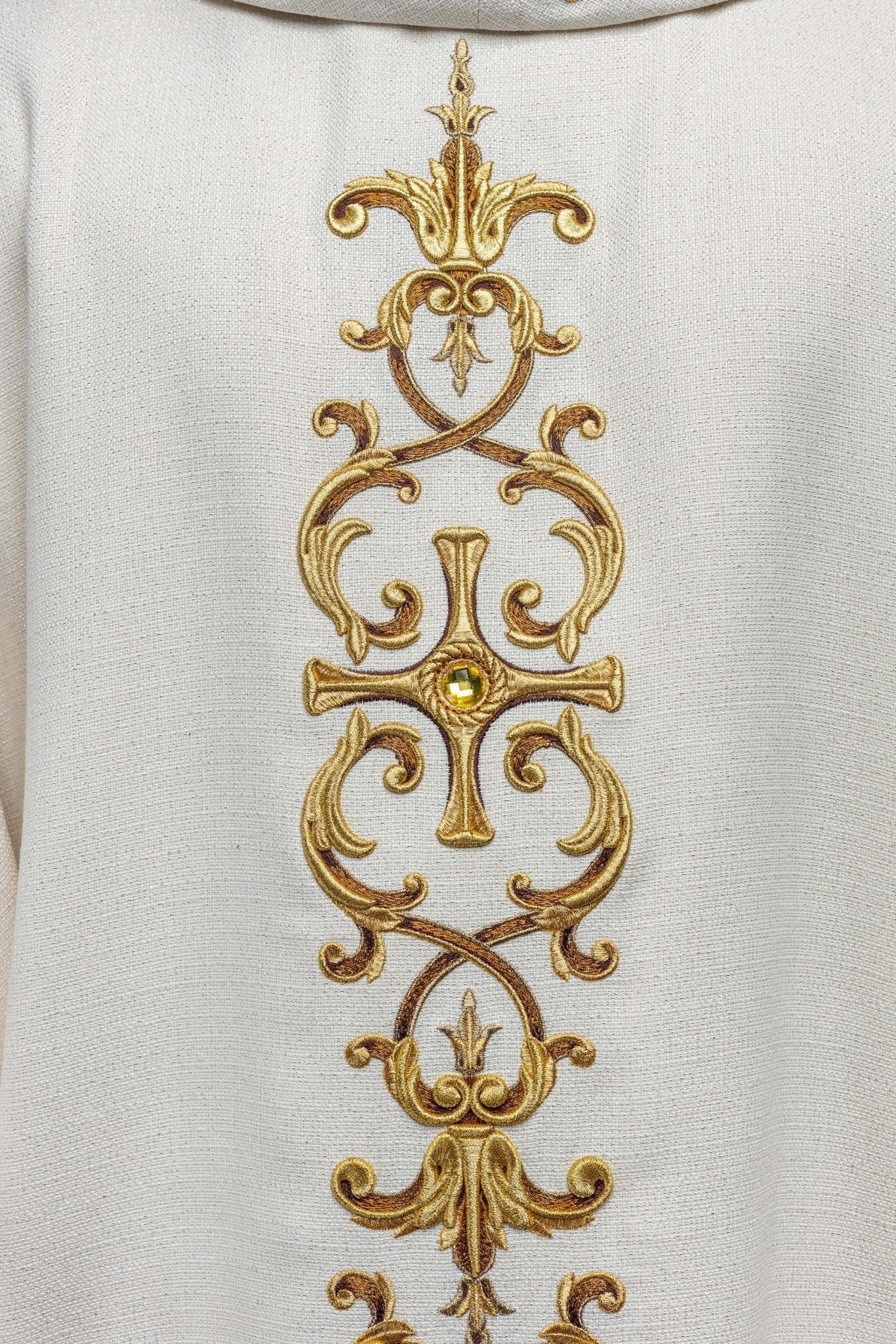 Chasuble richly embroidered, adorned with gemstones LE/7014/05 - HAFTINAUSA.COM
