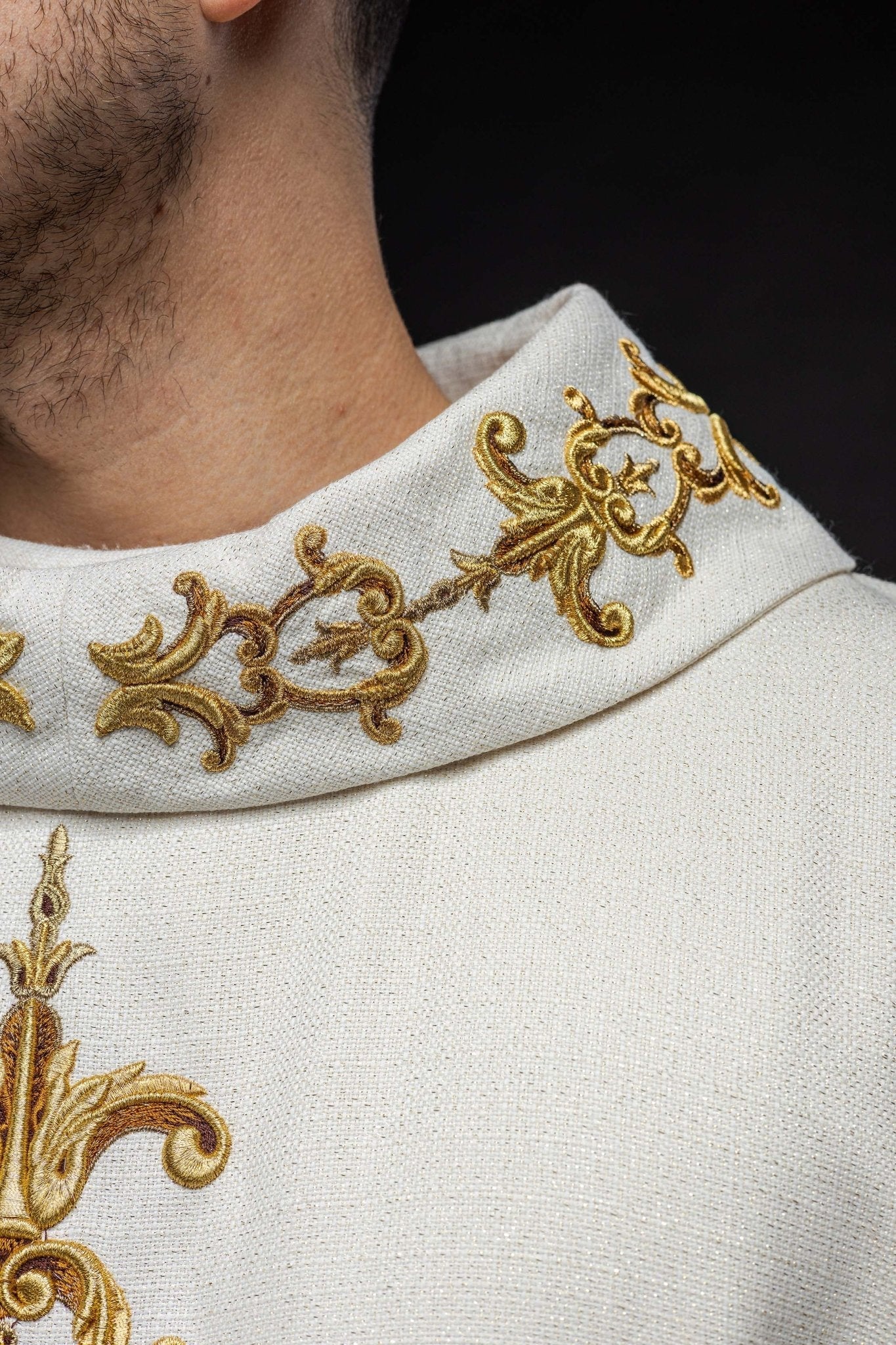 Chasuble richly embroidered, adorned with gemstones LE/7014/05 - HAFTINAUSA.COM