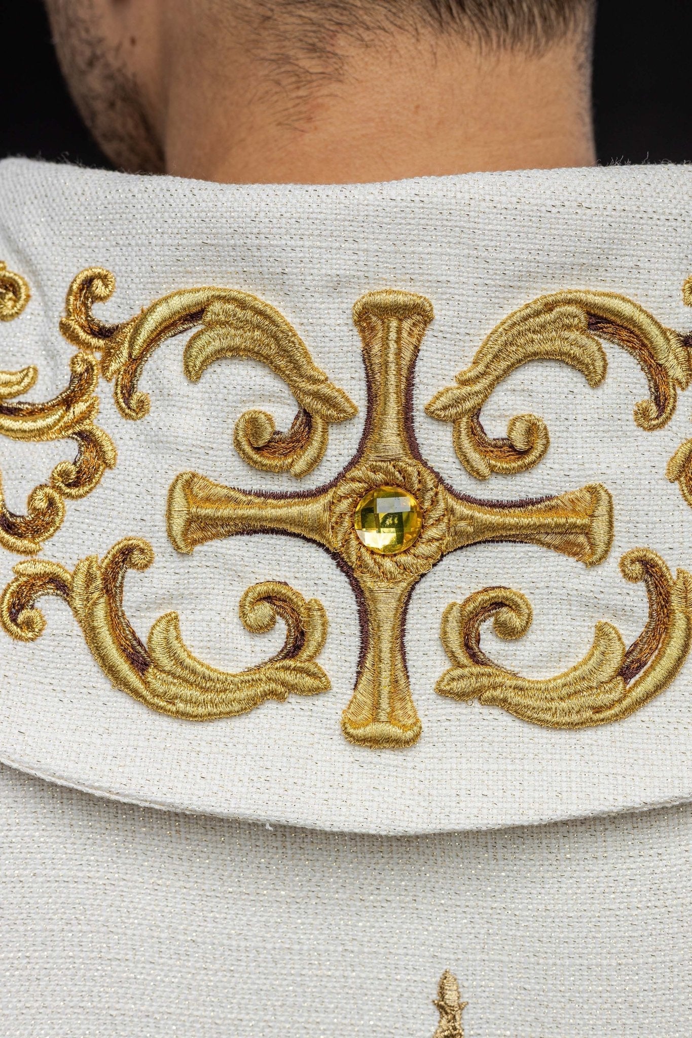 Chasuble richly embroidered, adorned with gemstones LE/7014/05 - HAFTINAUSA.COM