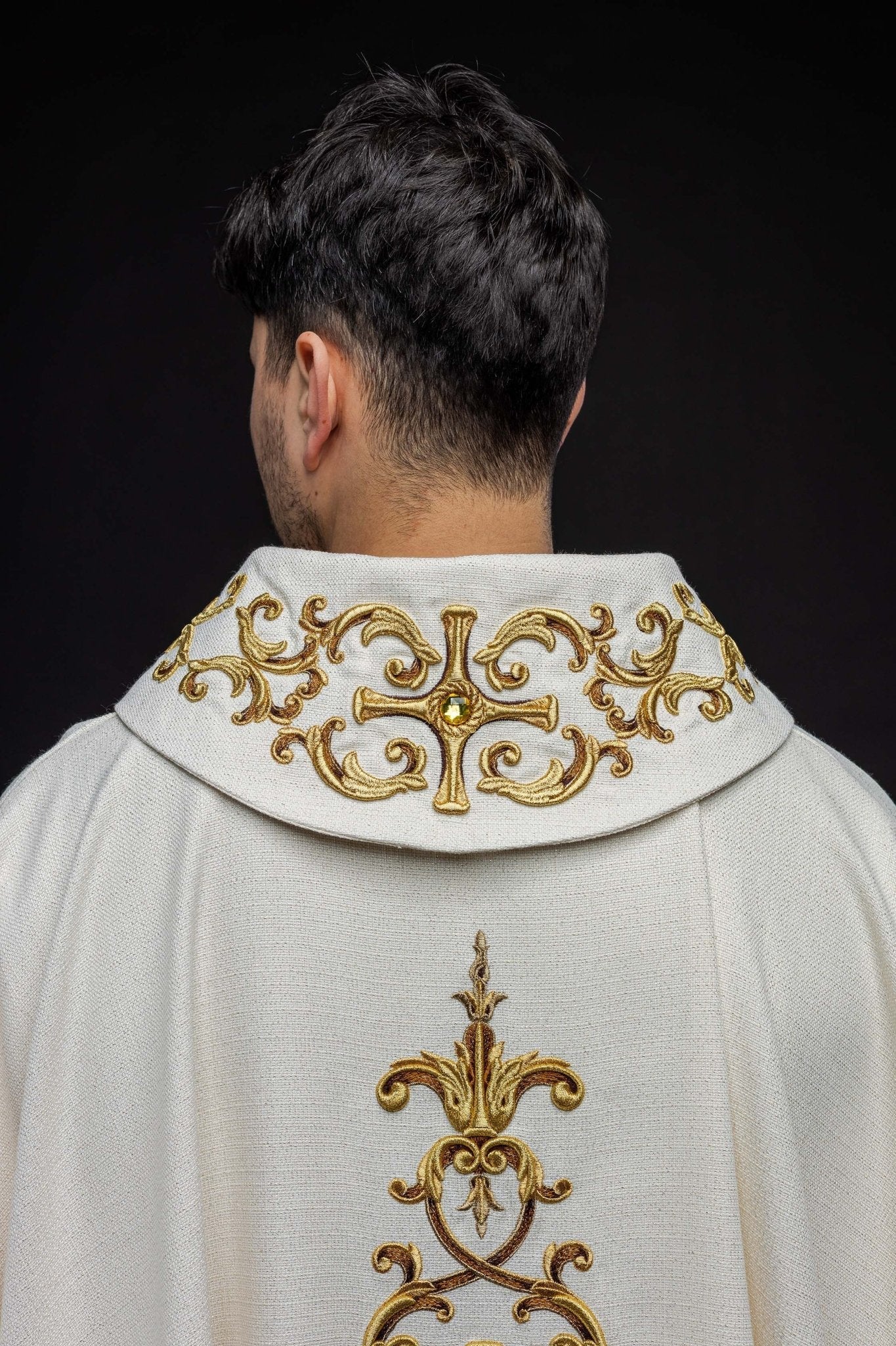 Chasuble richly embroidered, adorned with gemstones LE/7014/05 - HAFTINAUSA.COM