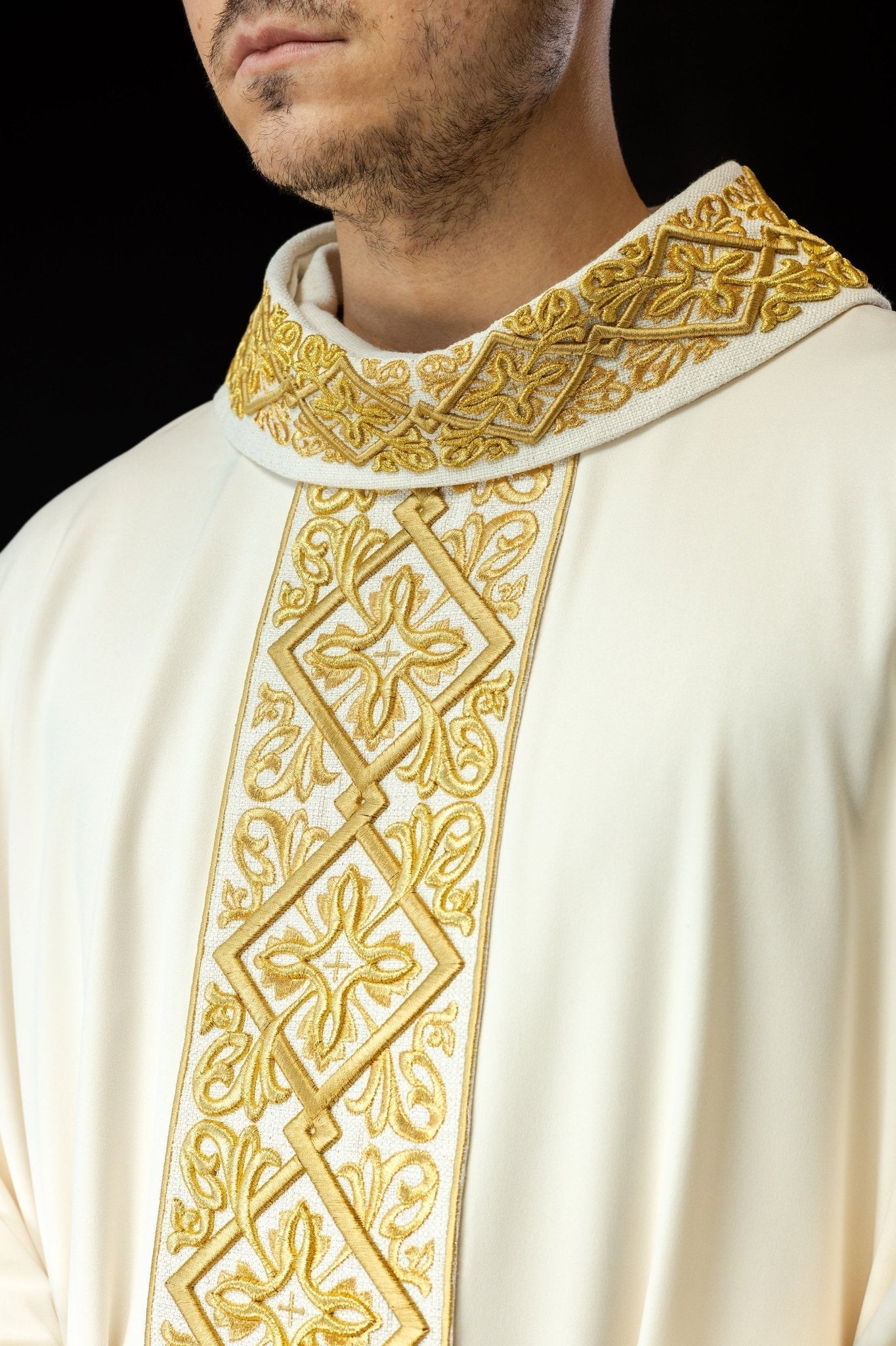 Chasuble richly embroidered floral motif with crosses Ecru LE/7027/05 - HAFTINAUSA.COM