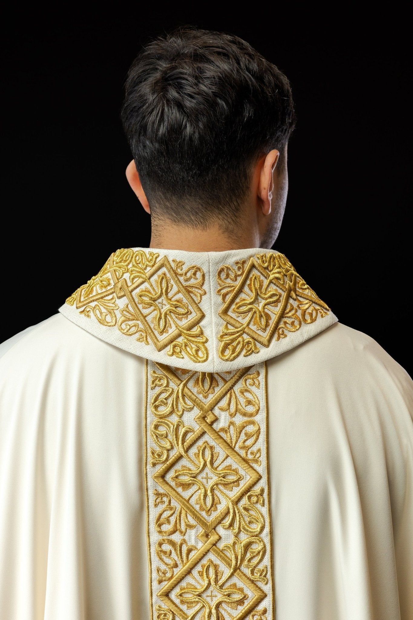 Chasuble richly embroidered floral motif with crosses Ecru LE/7027/05 - HAFTINAUSA.COM