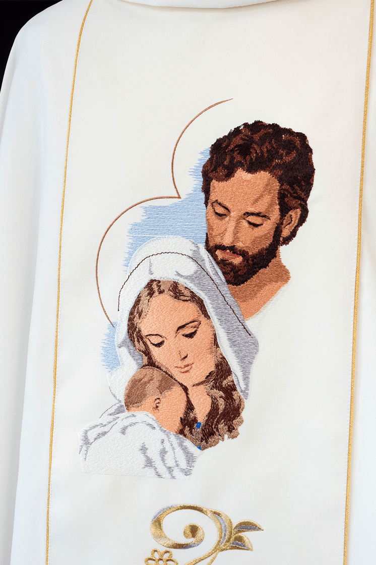 Chasuble richly embroidered with an image of the Holy Family in ecru KOR/196/05/01 ECRU - HAFTINAUSA.COM