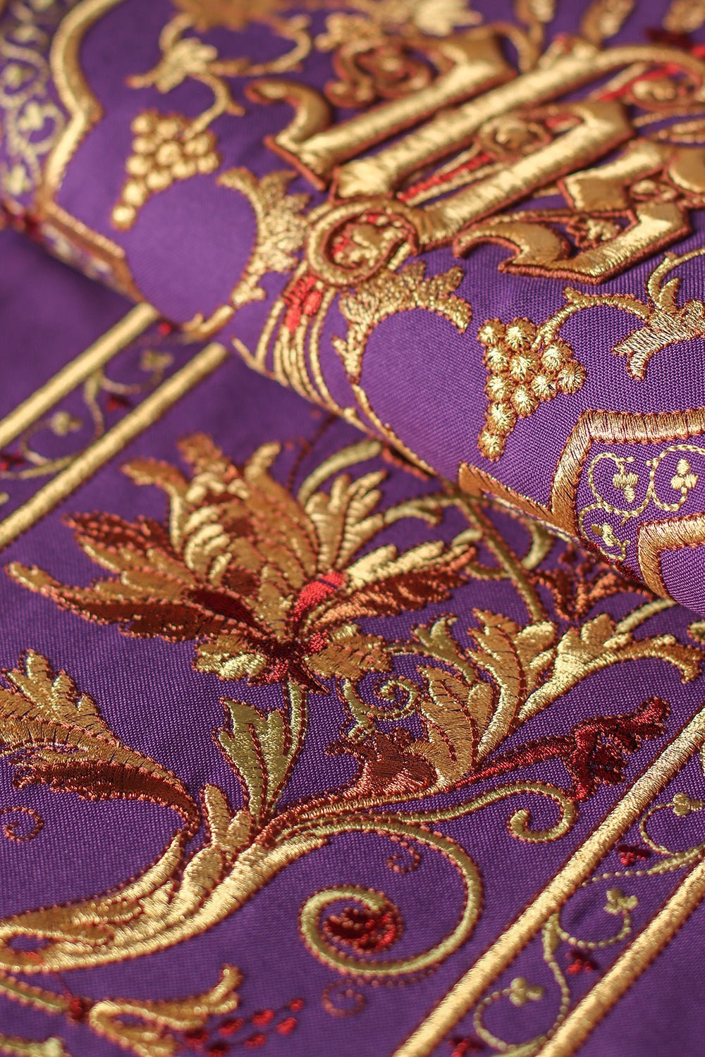 Chasuble richly embroidered with the symbol IHS in Purple KOR/056/03/01 FIOLET - HAFTINAUSA.COM