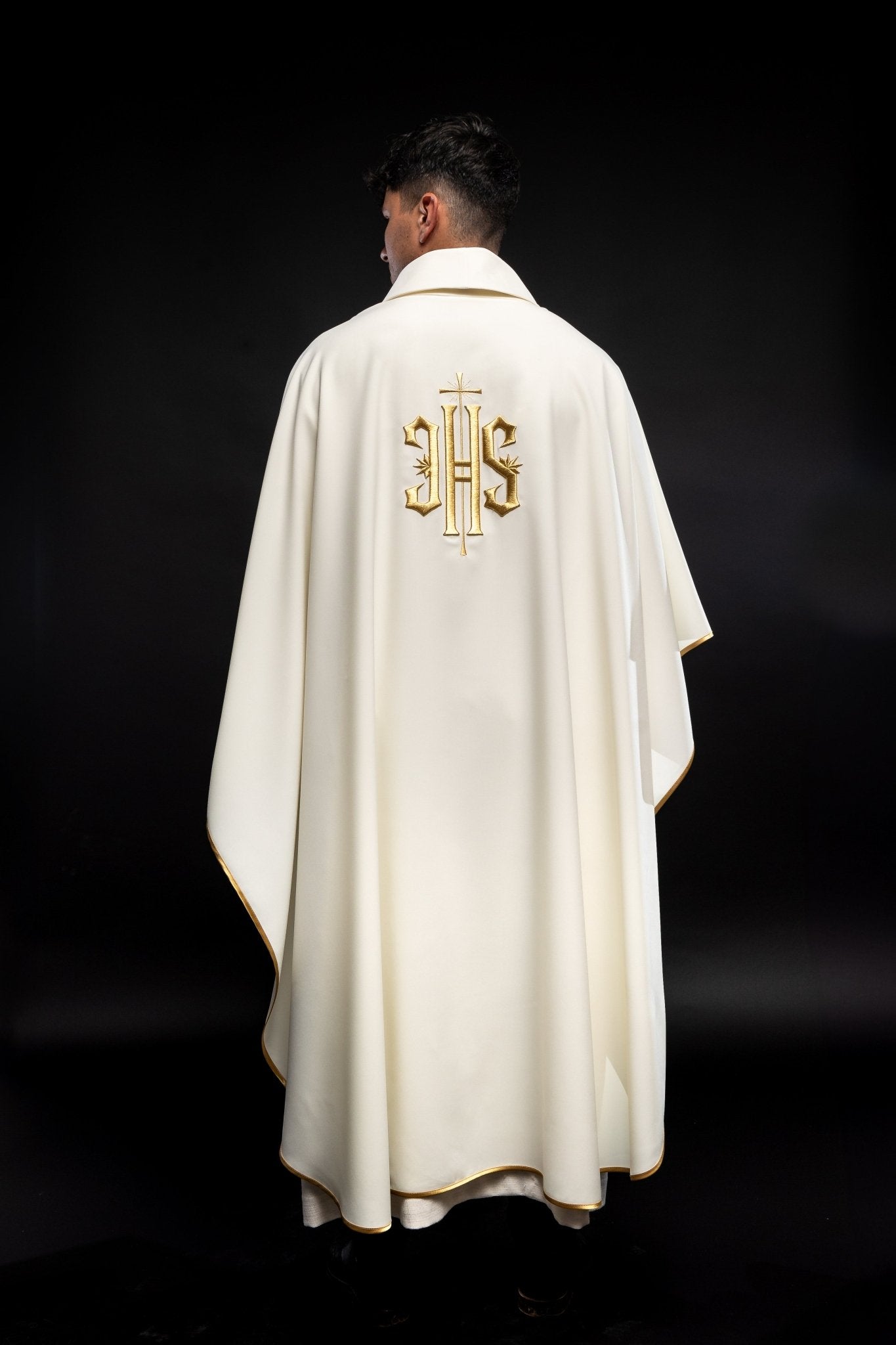 Chasuble with 3D embroidery IHS symbol KOR/010/05/12 ECRU - HAFTINAUSA.COM