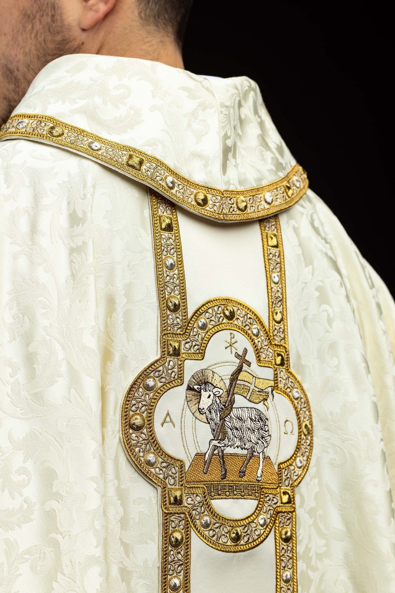 Chasuble with cincture and embroidered Easter Lamb on jacquard fabric S-7172-05-88 - CHASUBLES.COM