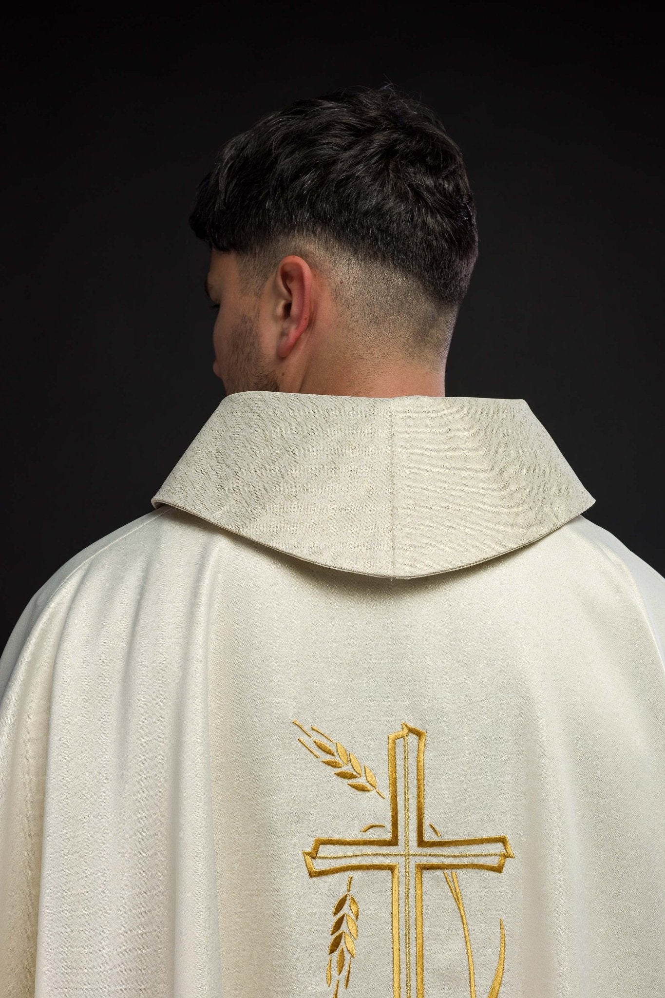 Chasuble with cross and ear motif in ecru color S - 7052 - 05 - 54 - HAFTINAUSA.COM