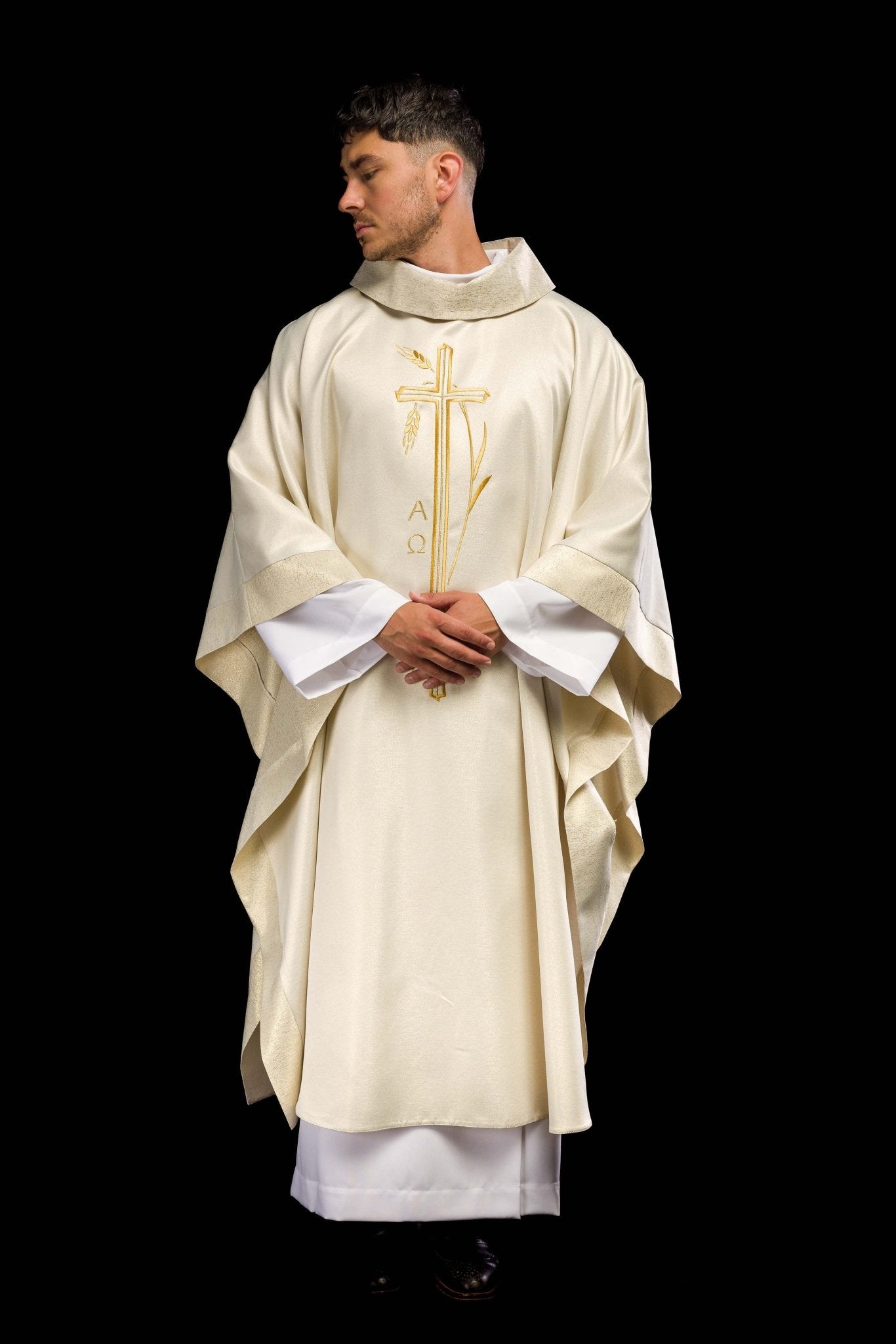 Chasuble with cross and ear motif in ecru color S - 7052 - 05 - 54 - HAFTINAUSA.COM