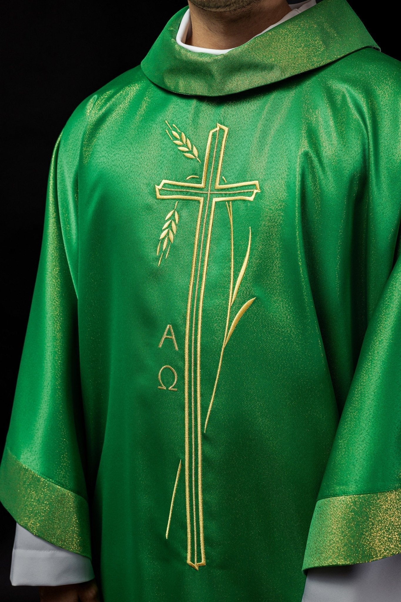 Chasuble with cross and ear motif in green color S - 7052 - 01 - 54 - HAFTINAUSA.COM