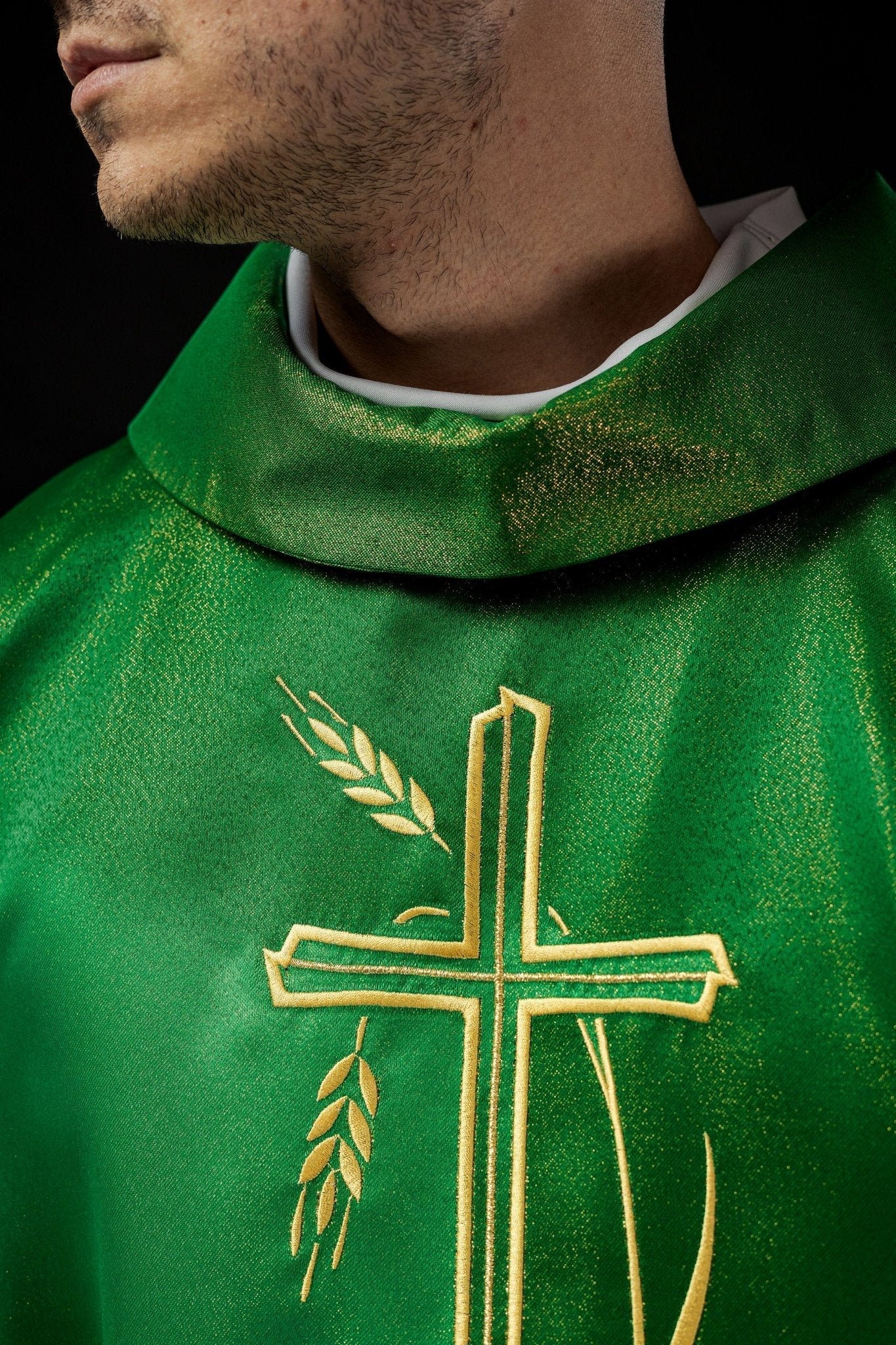 Chasuble with cross and ear motif in green color S - 7052 - 01 - 54 - HAFTINAUSA.COM