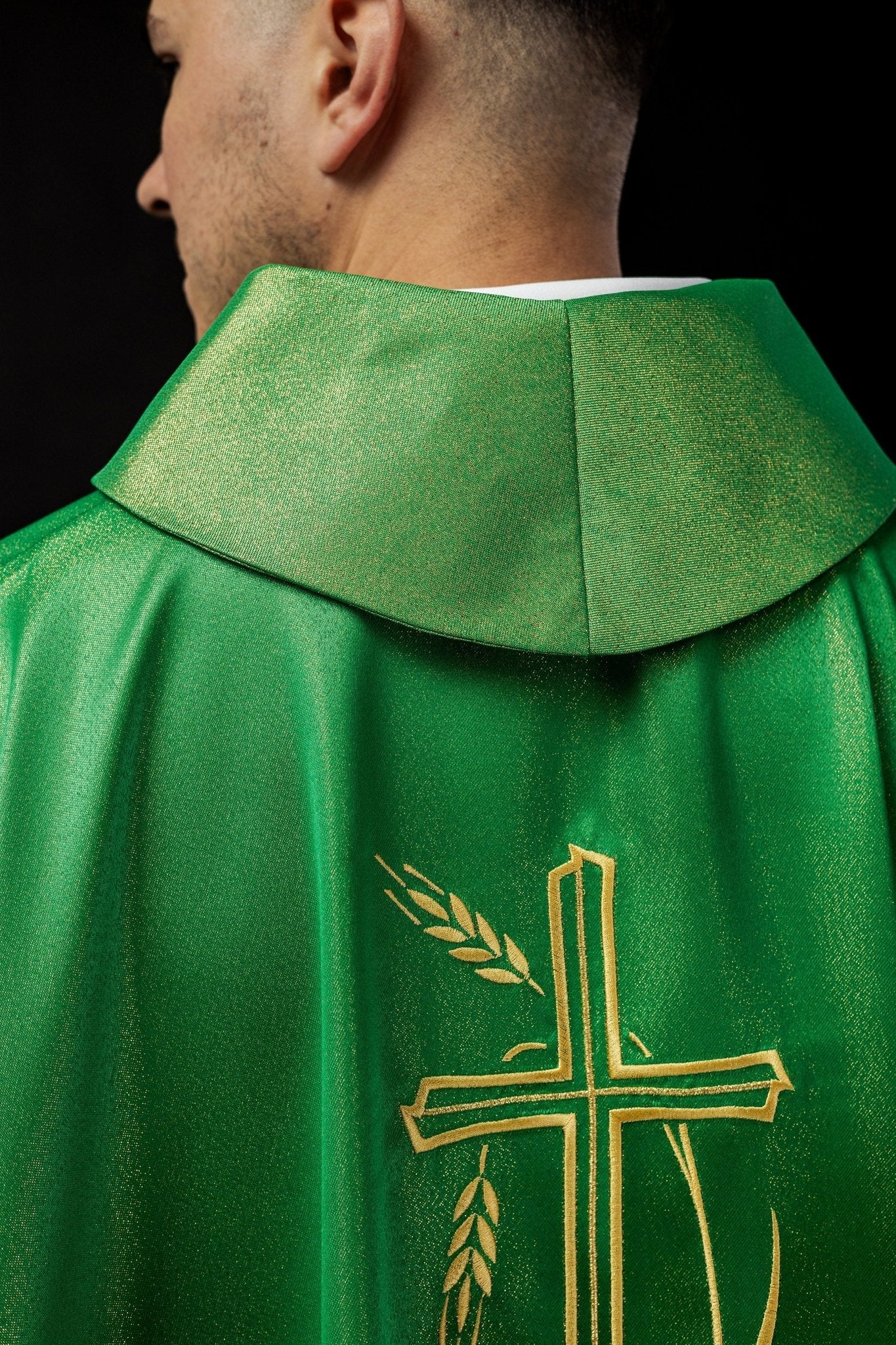 Chasuble with cross and ear motif in green color S - 7052 - 01 - 54 - HAFTINAUSA.COM