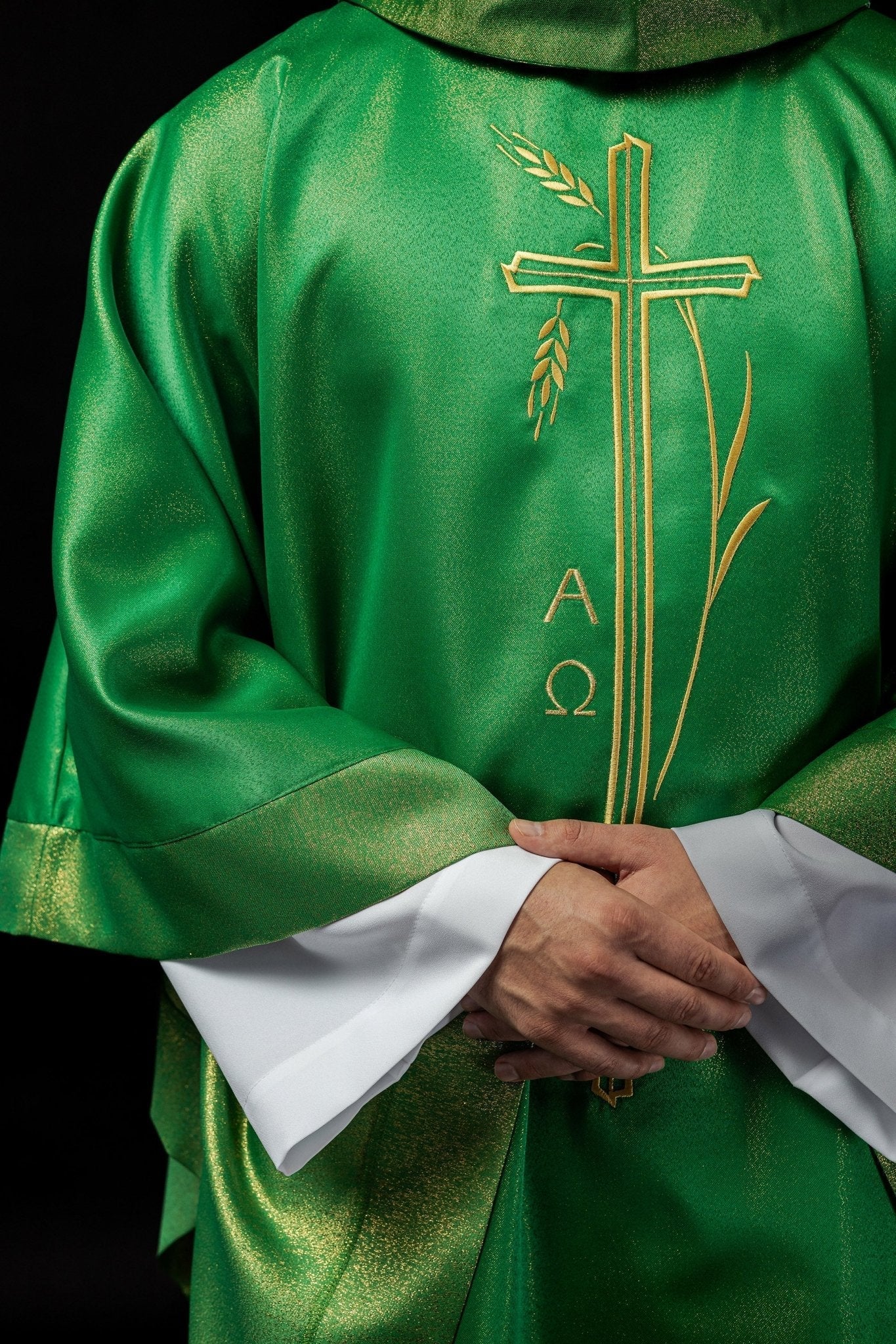 Chasuble with cross and ear motif in green color S - 7052 - 01 - 54 - HAFTINAUSA.COM