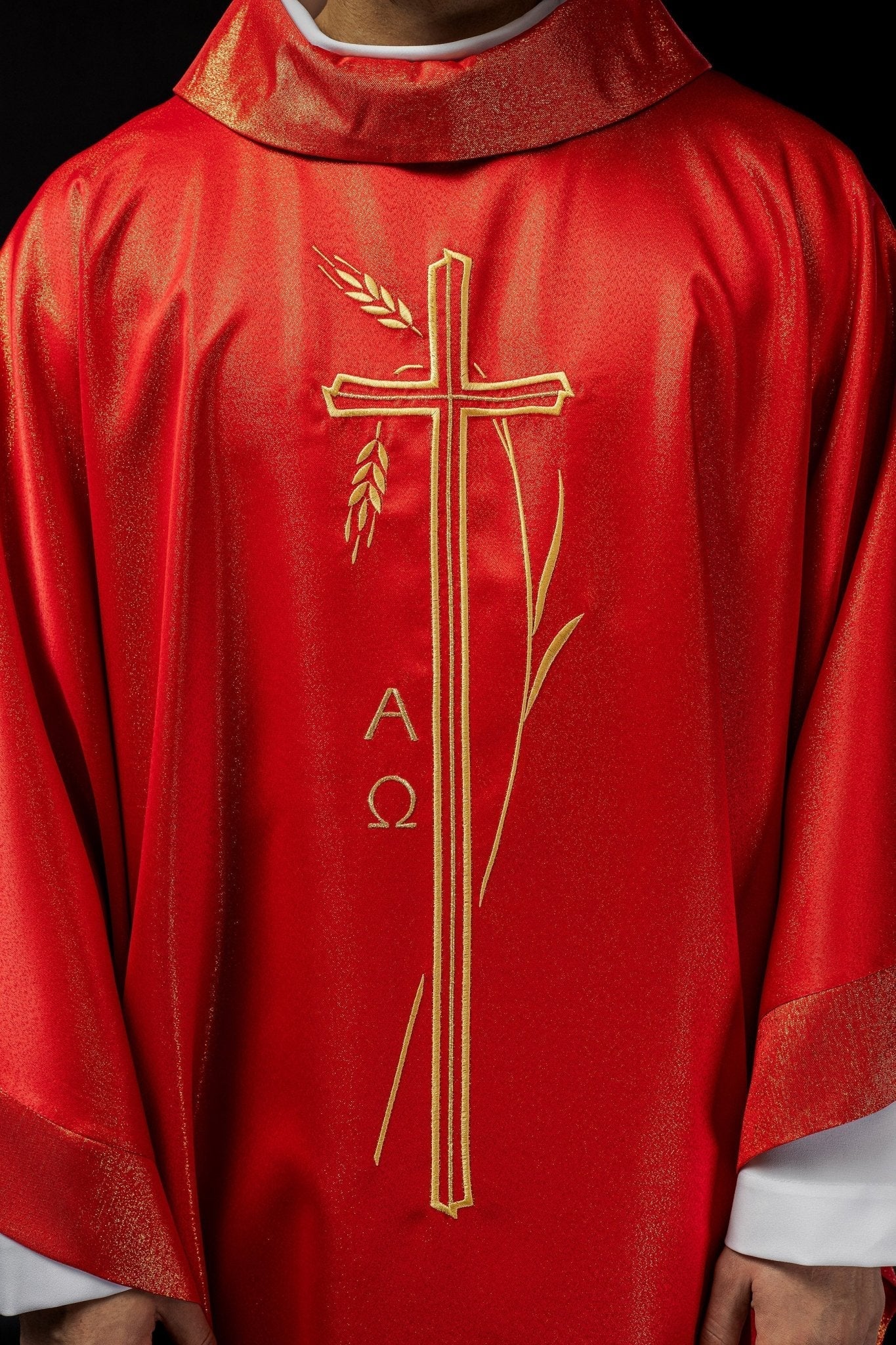 Chasuble with cross and ear motif in red color S - 7052 - 02 - 54 - HAFTINAUSA.COM