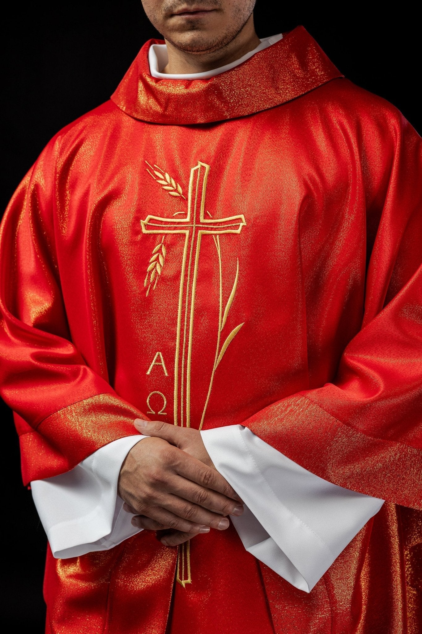 Chasuble with cross and ear motif in red color S - 7052 - 02 - 54 - HAFTINAUSA.COM