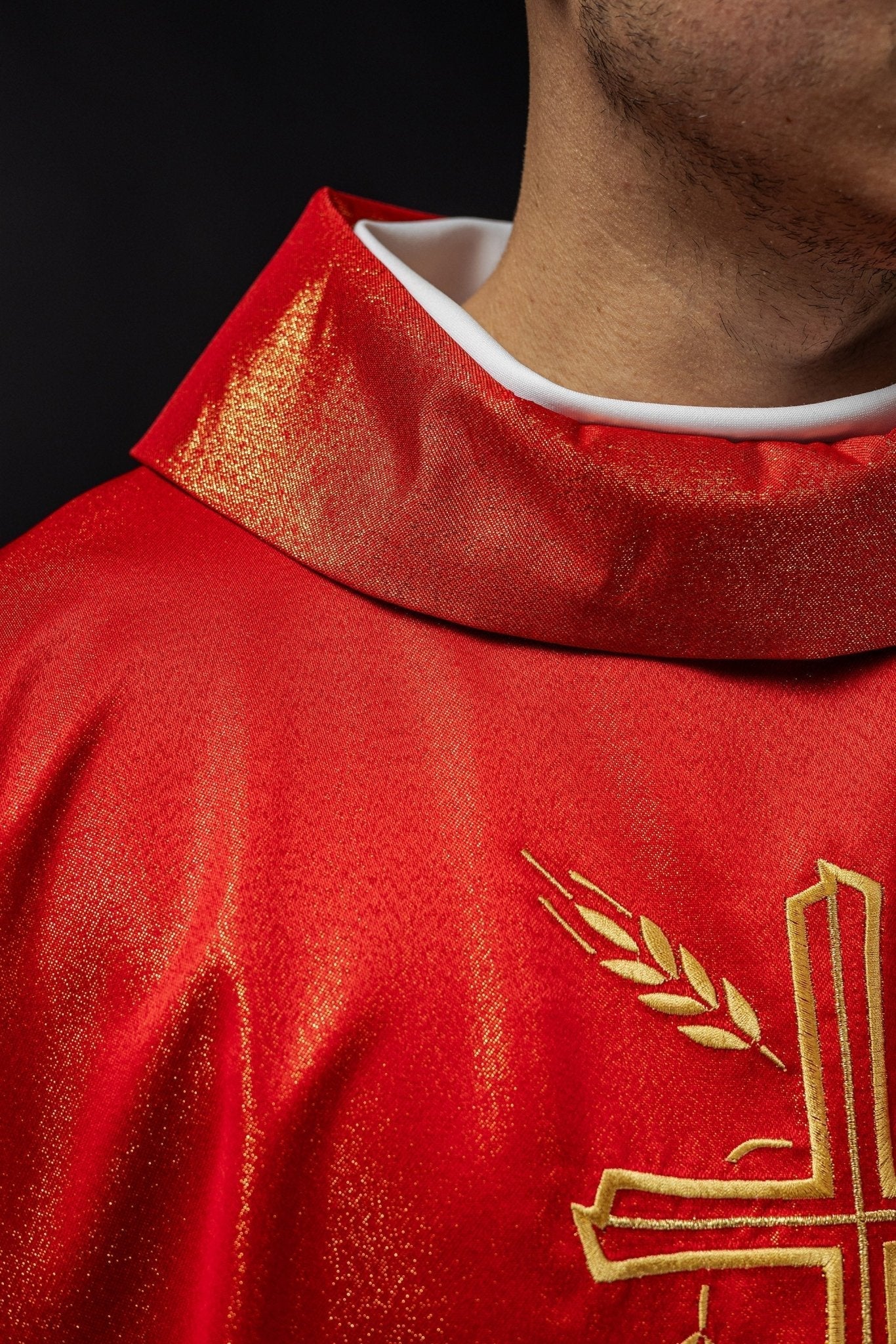 Chasuble with cross and ear motif in red color S - 7052 - 02 - 54 - HAFTINAUSA.COM
