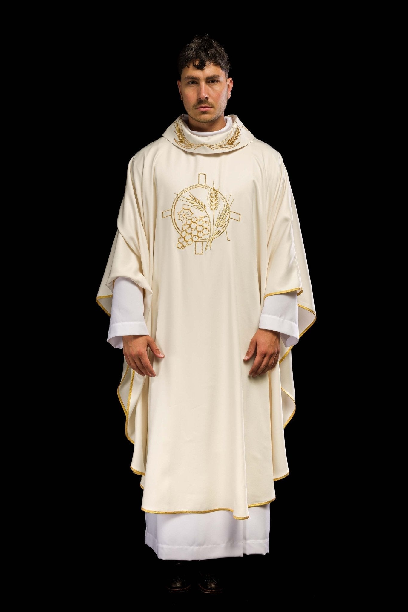 Chasuble with embroidered cross and ear motifs in ecru color S - 7054 - 05 - 53 - HAFTINAUSA.COM