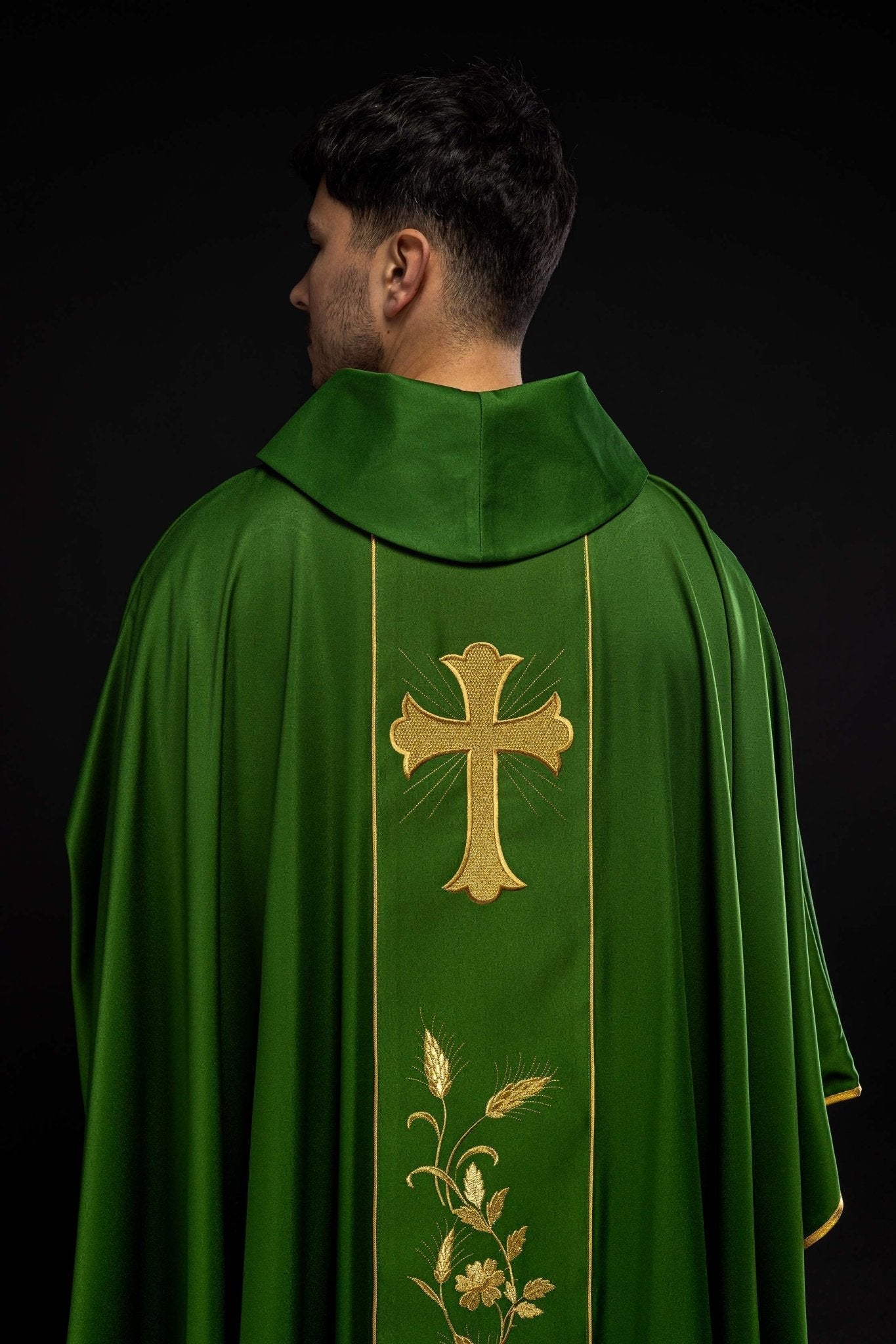 Chasuble with embroidered cross and ears of corn in green KOR/375/01/53 ZIELONY - HAFTINAUSA.COM